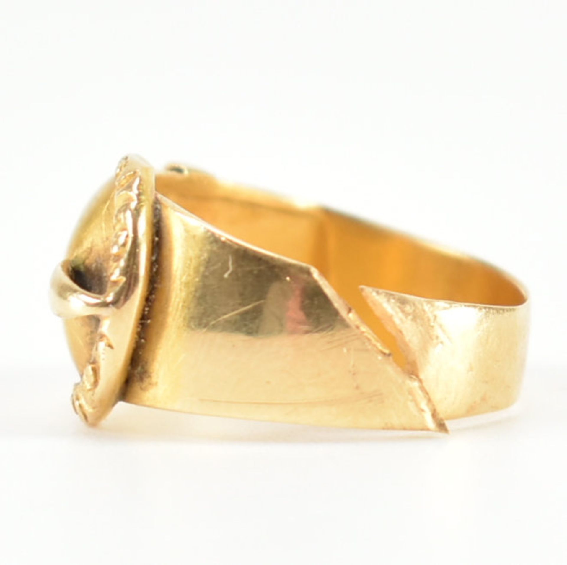 HALLMARKED 18CT GOLD & DIAMOND BUCKLE RING AF - Image 3 of 9