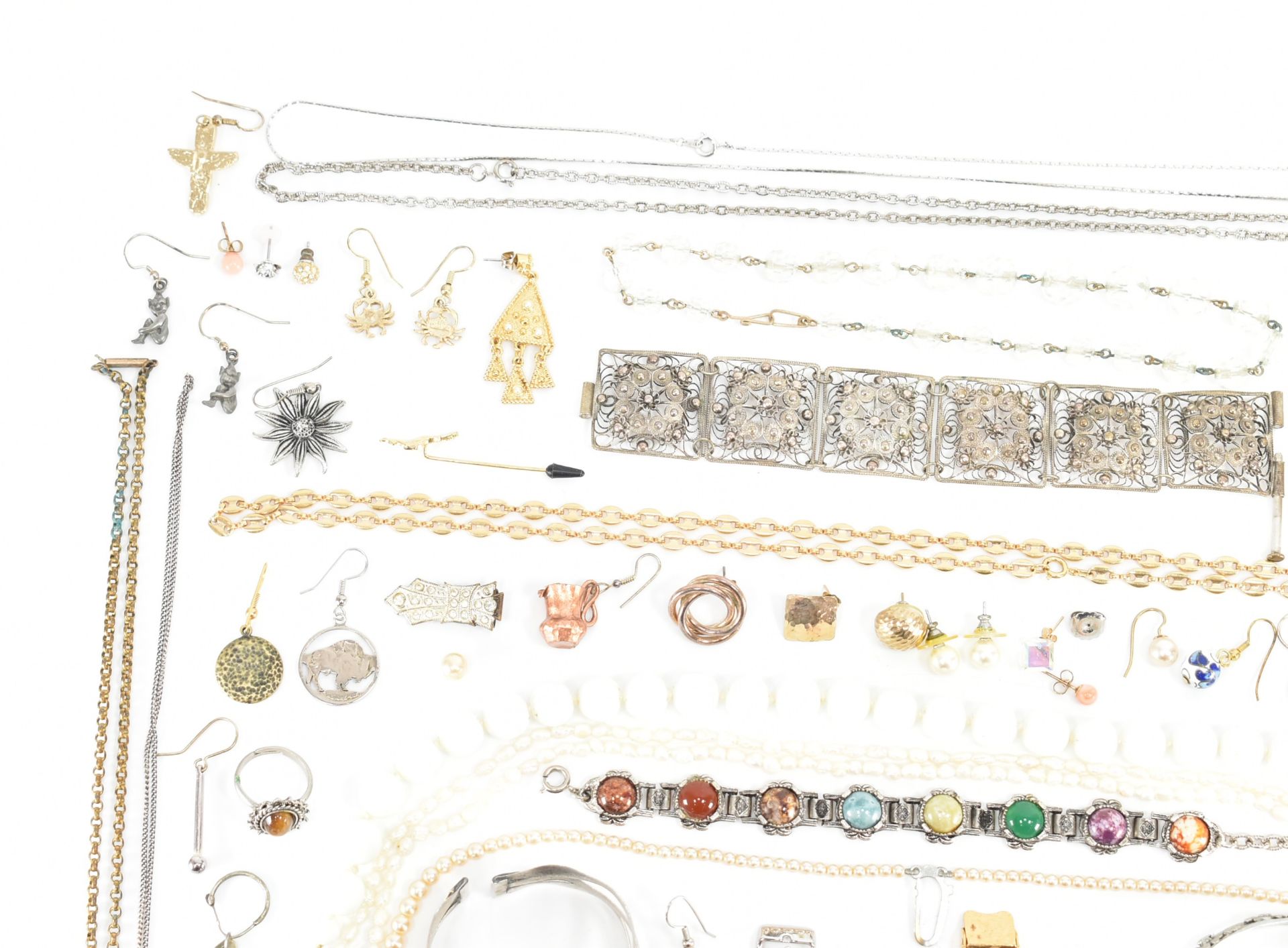 COLLECTION OF ASSORTED COSTUME JEWELLERY - Image 9 of 17