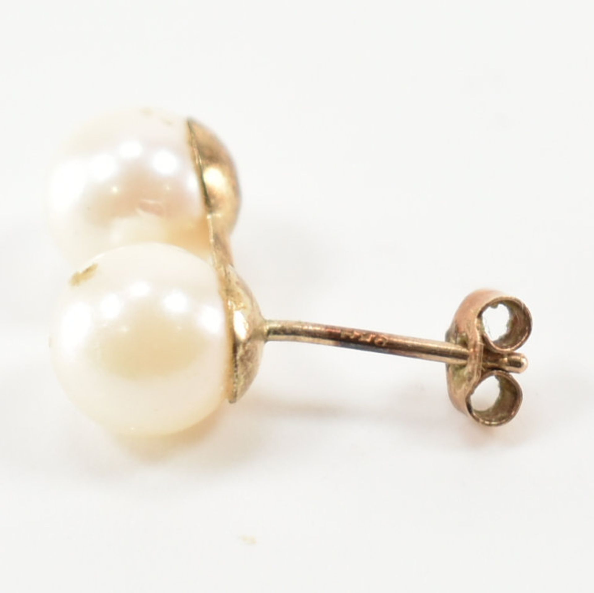 COLLECTION OF ASSORTED GOLD & PEARL STUD EARRINGS - Image 4 of 4