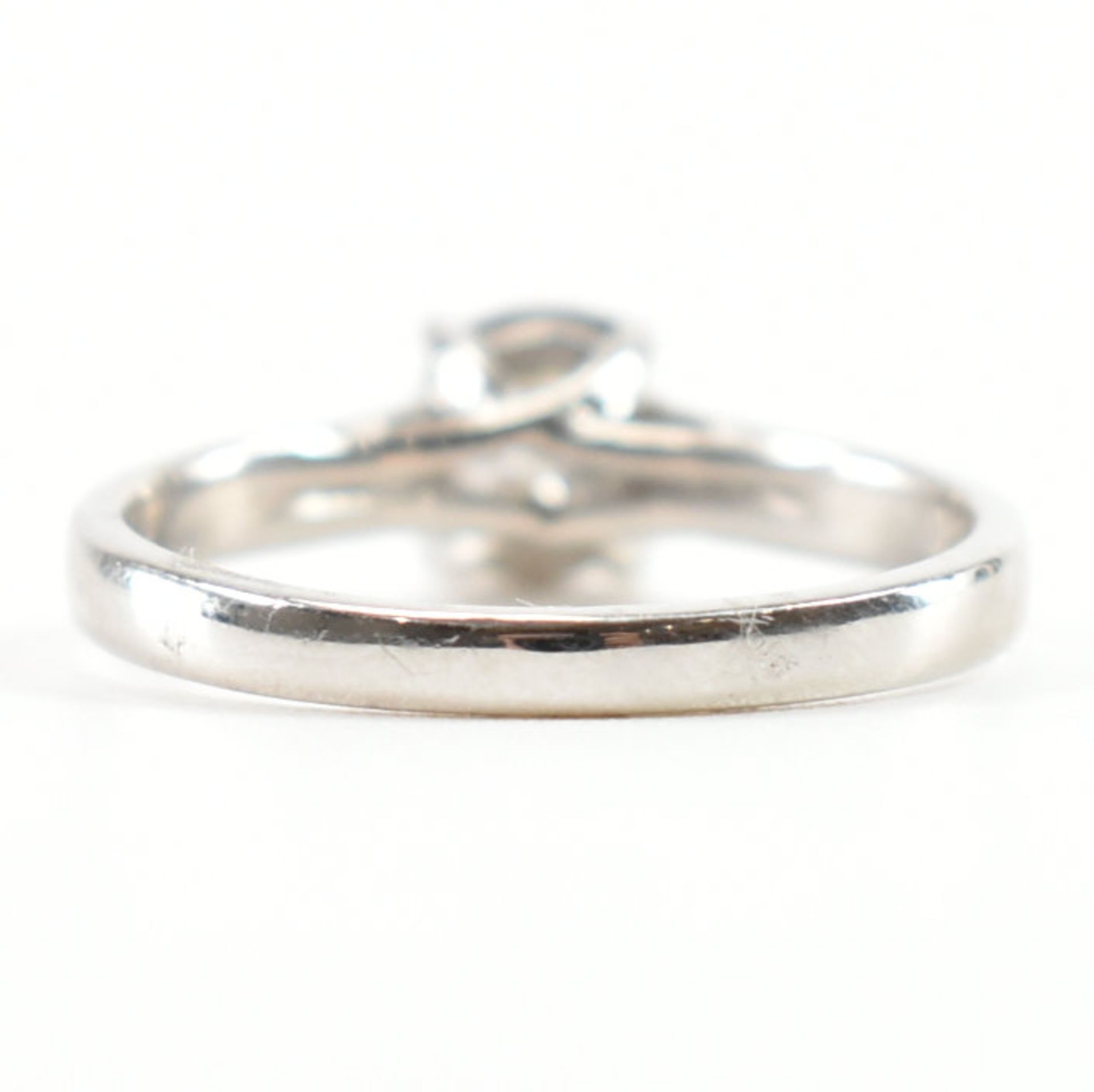 HALLMARKED 950 PLATINUM & DIAMOND SOLITAIRE RING - Image 3 of 8