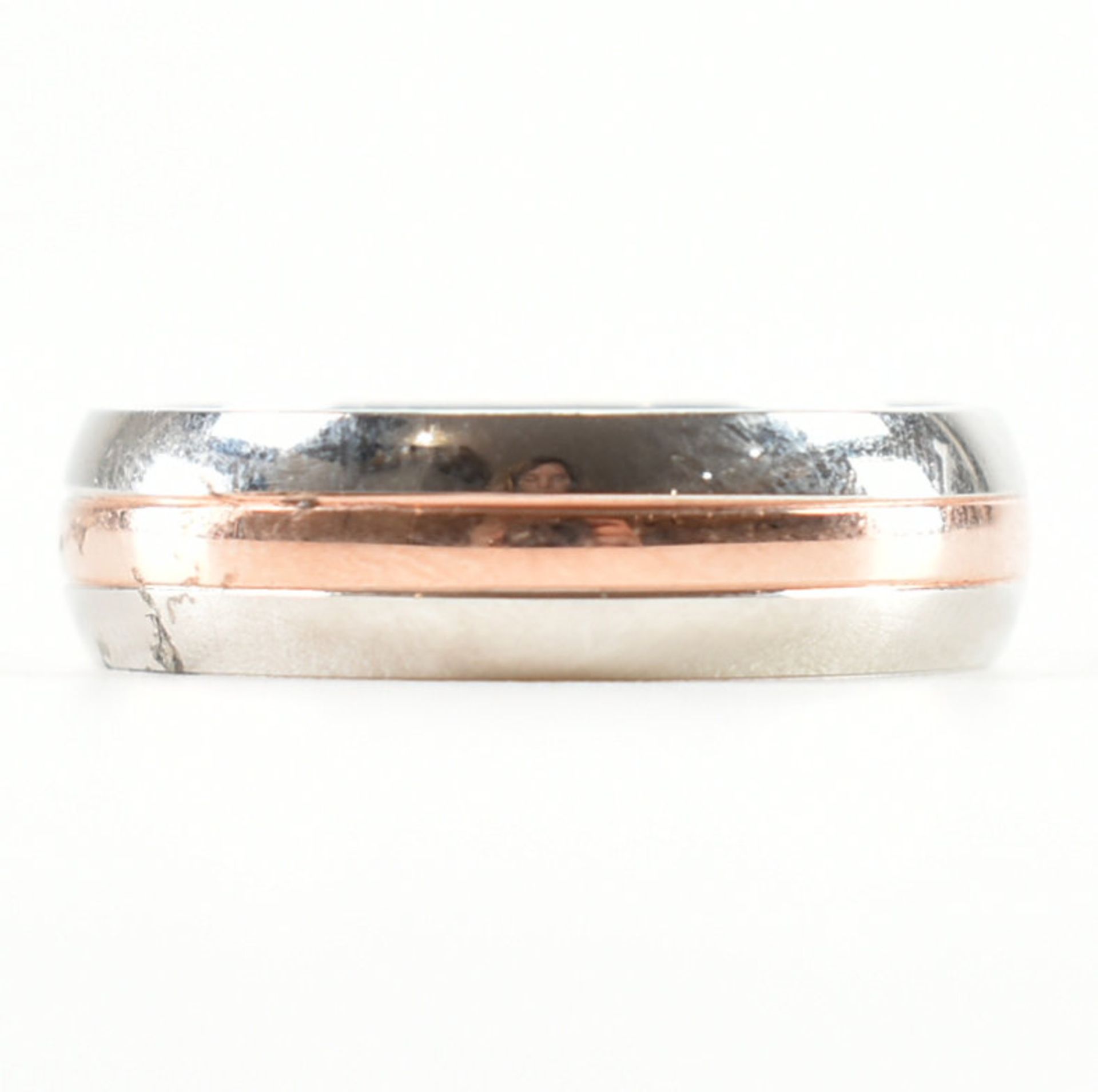 HALLMARKED 9CT WHITE GOLD & PLATINUM BAND RING - Image 2 of 9