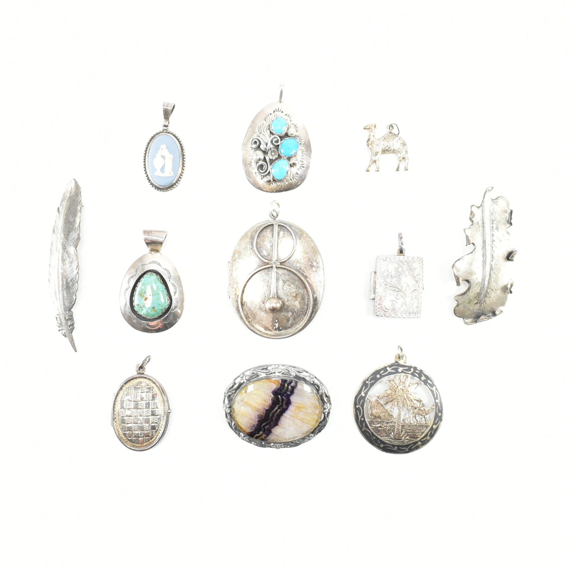 COLLECTION OF ASSORTED SILVER NECKLACE PENDANTS & BROOCH PINS
