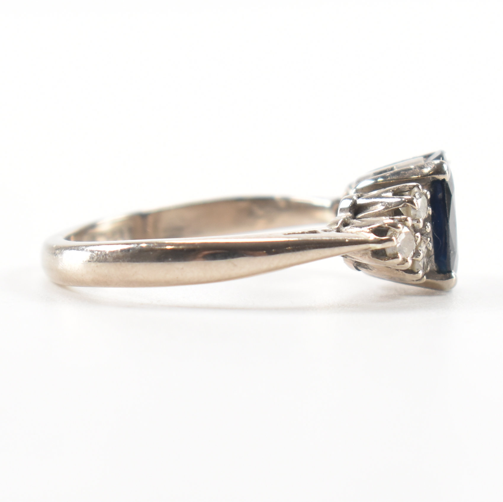 HALLMARKED 18CT GOLD SAPPHIRE & DIAMOND RING - Image 5 of 11