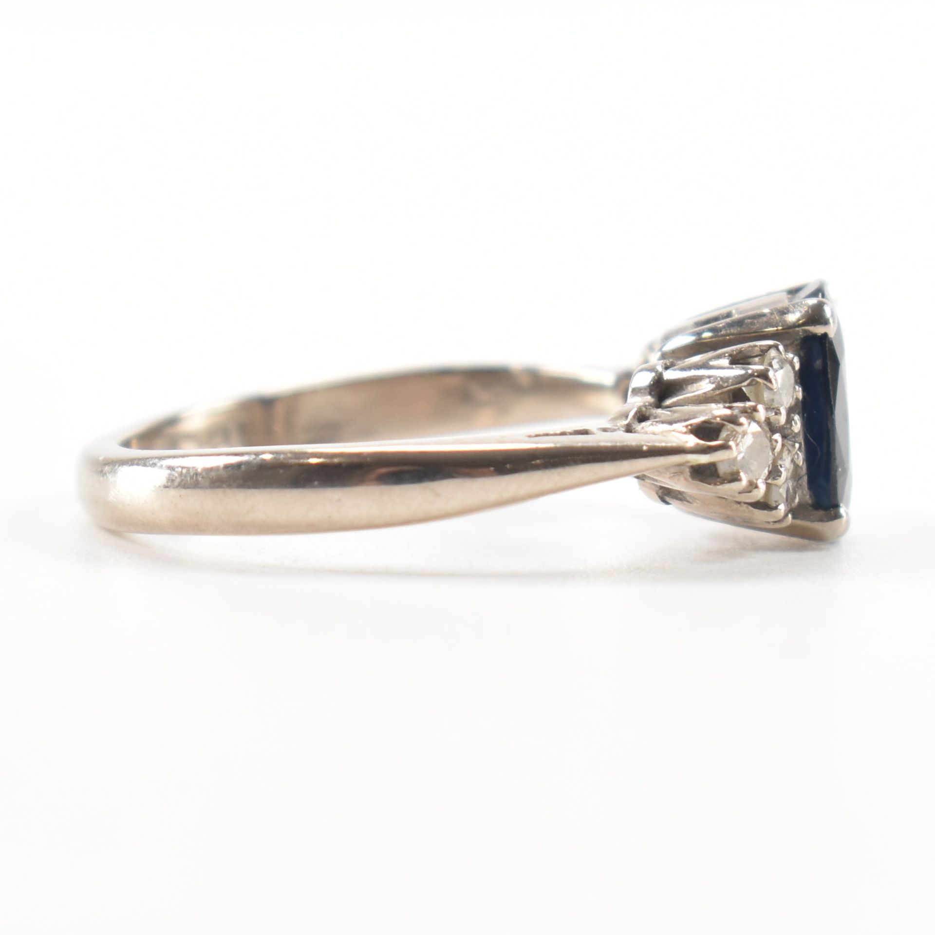 HALLMARKED 18CT GOLD SAPPHIRE & DIAMOND RING - Image 5 of 11