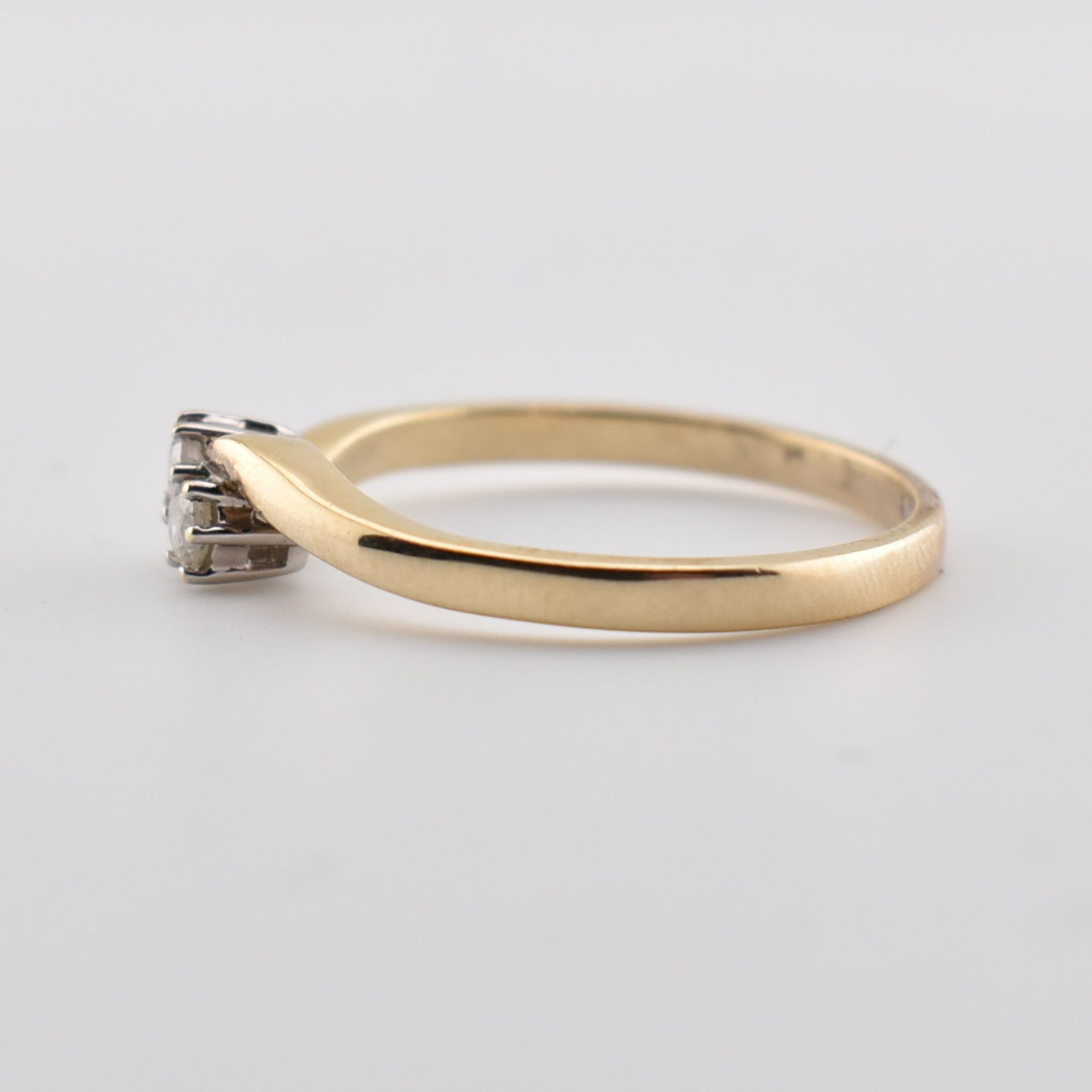 HALLMARKED 18CT GOLD & DIAMOND CROSSOVER RING - Image 3 of 5