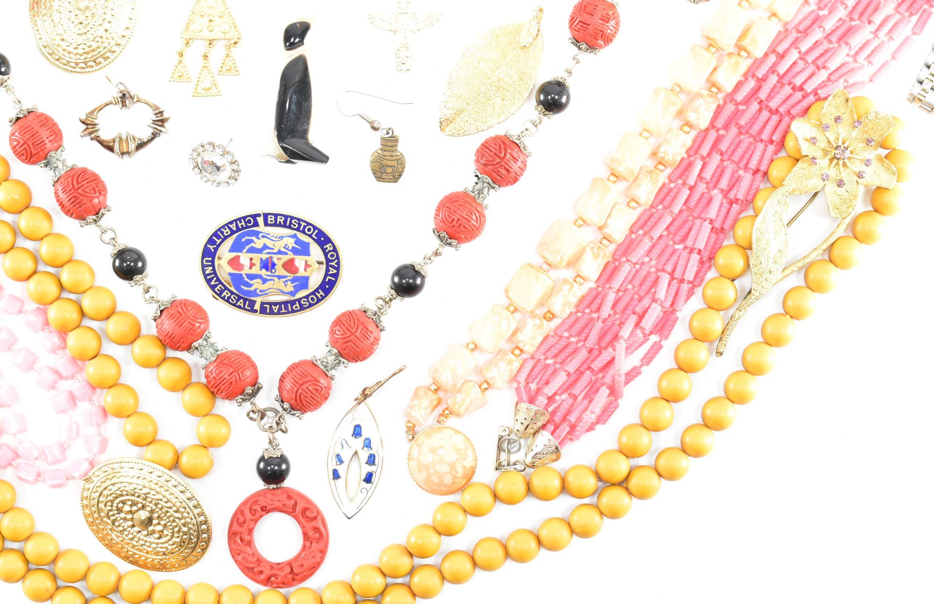 COLLECTION OF ASSORTED COSTUME JEWELLERY - Image 2 of 17