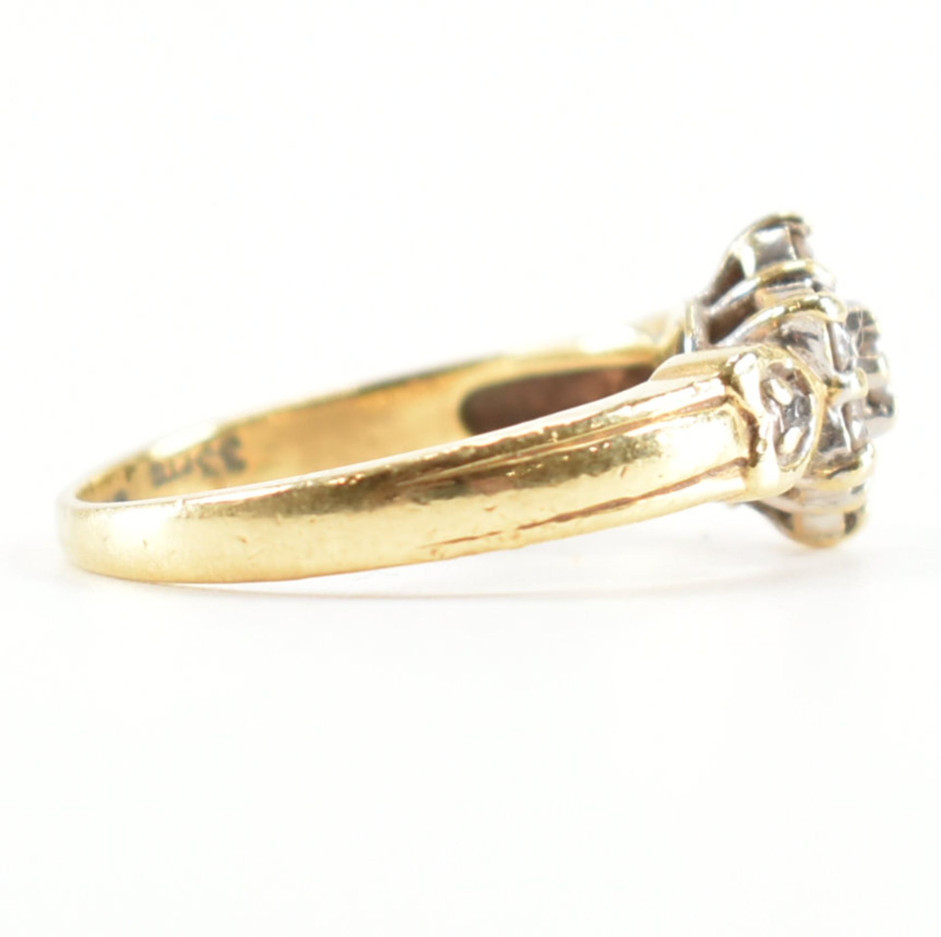 HALLMARKED 18CT GOLD & DIAMOND CLUSTER RING - Bild 5 aus 9