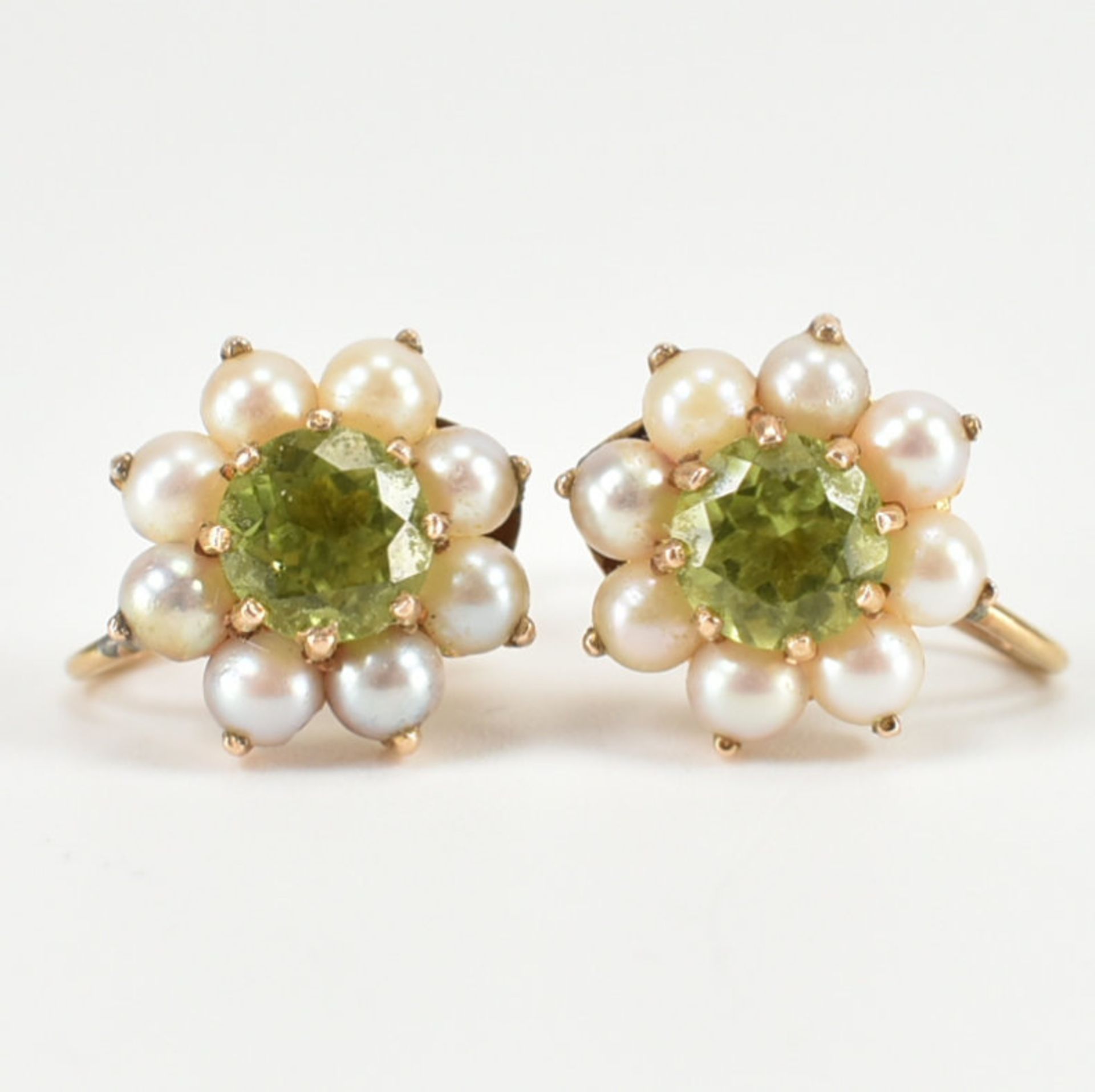 PAIR OF VINTAGE PERIDOT & SEED PEARL EARRINGS - Image 8 of 10