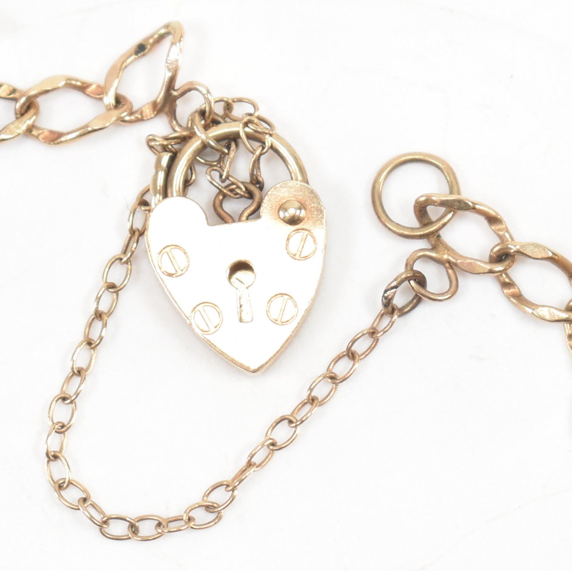 HALLMARKED 9CT GOLD HEART PADLOCK CHARM BRACELET - Bild 2 aus 7