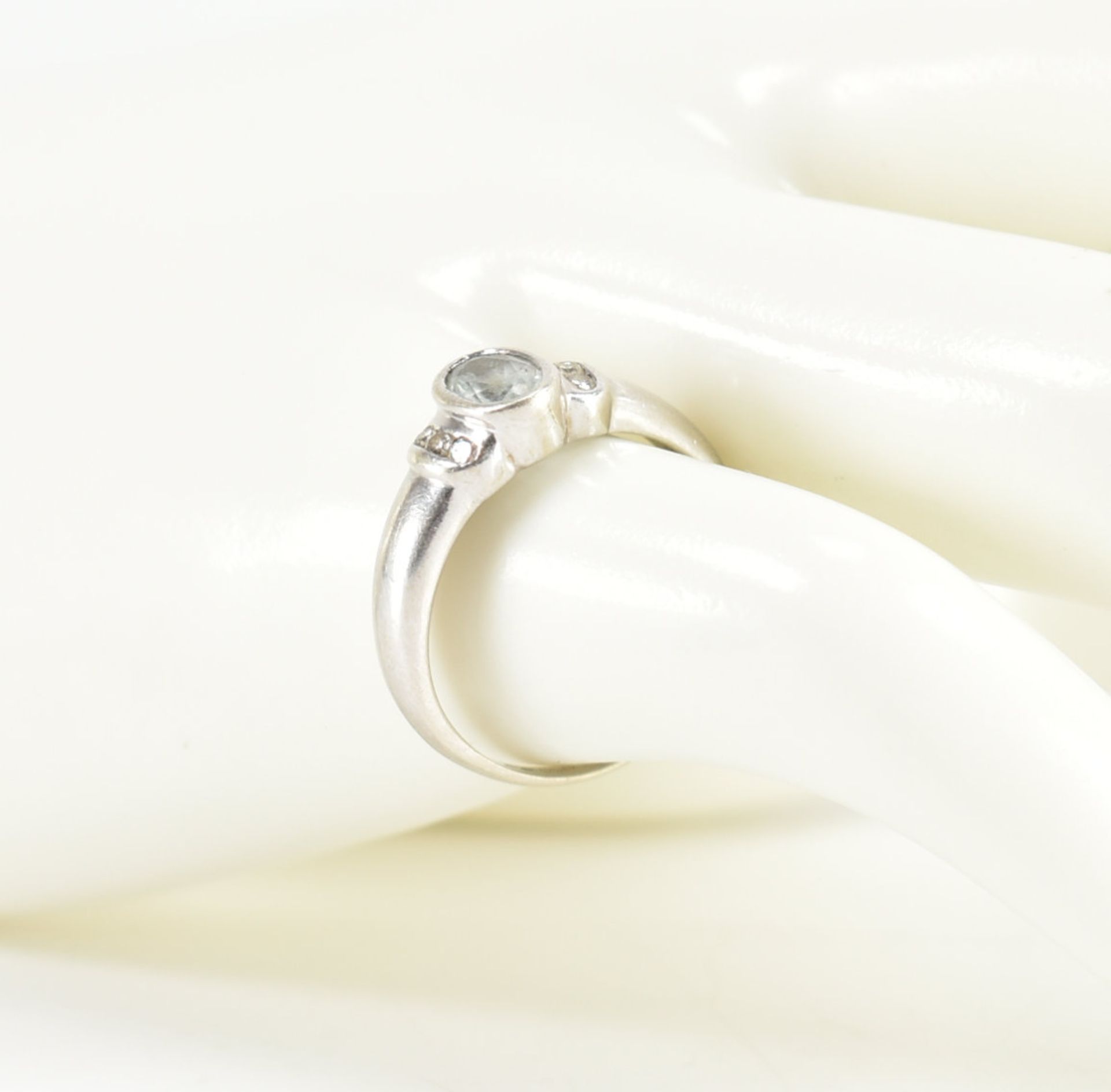 HALLMARKED 9CT WHITE GOLD AQUAMARINE & DIAMOND RING - Image 10 of 10