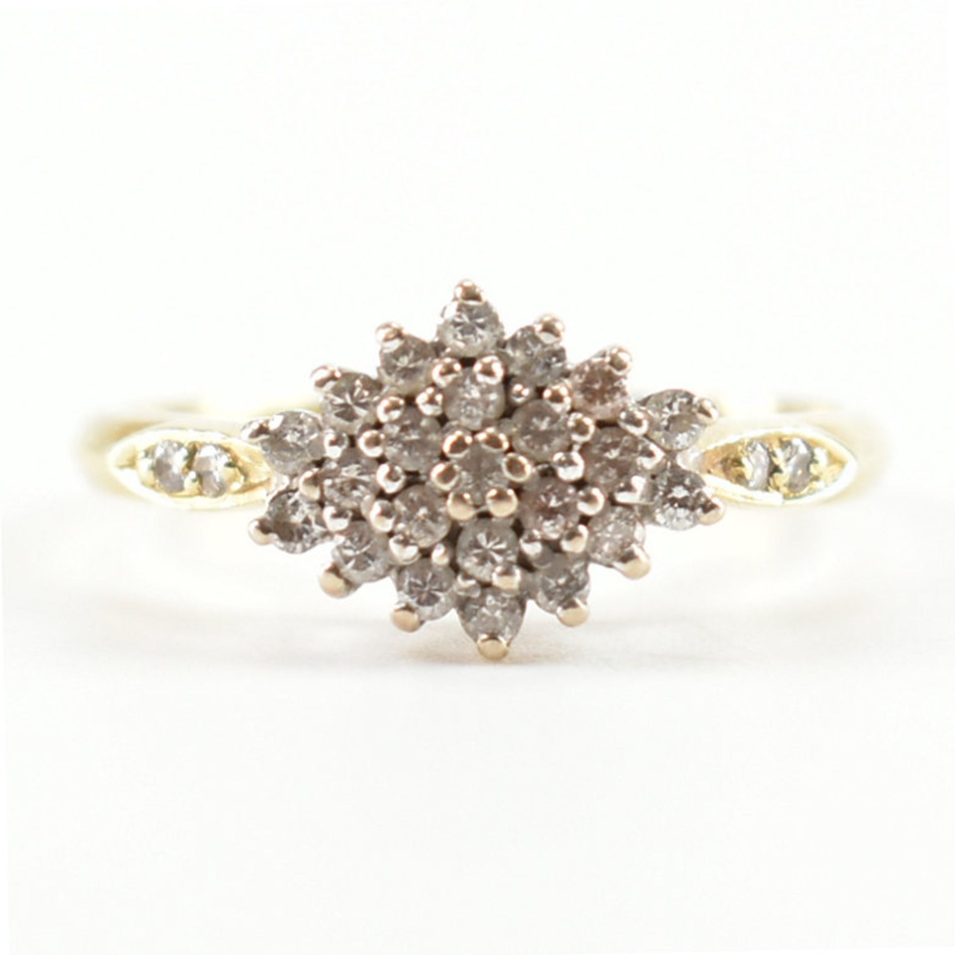 HALLMARKED 18CT GOLD & DIAMOND CLUSTER RING