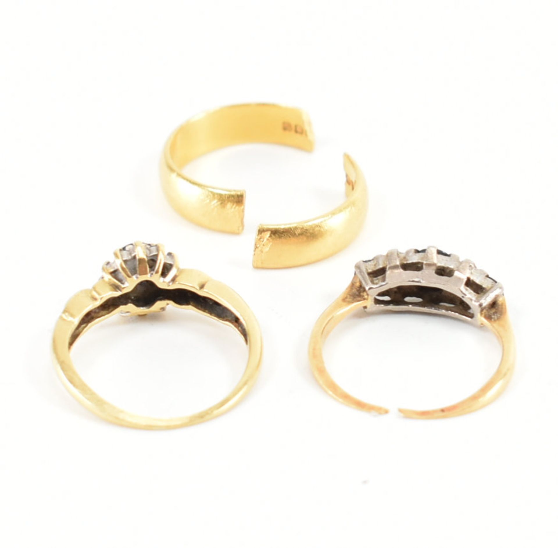 COLLECTION OF ASSORTED GOLD AF RINGS - Image 4 of 7