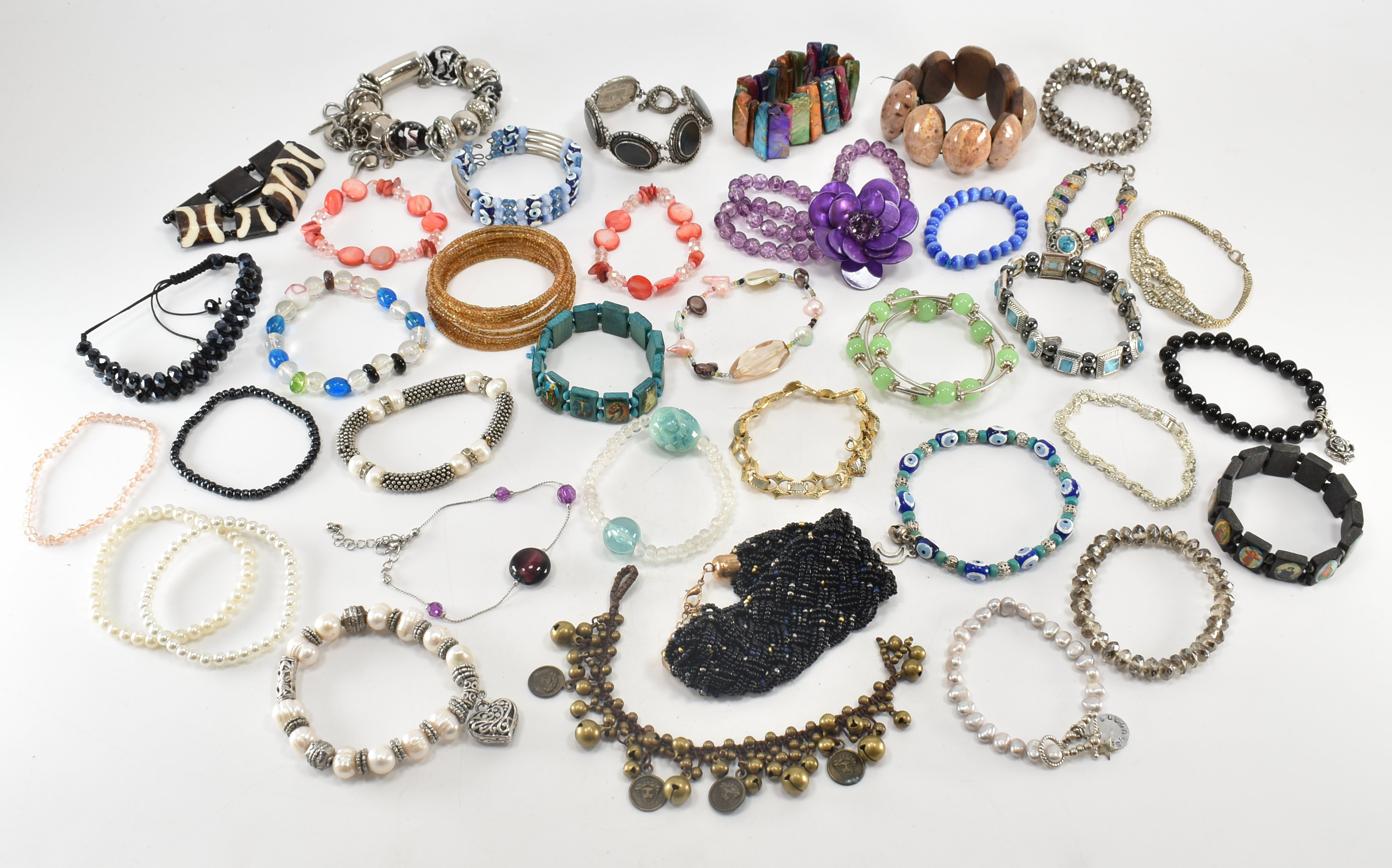 COLLECTION OF ASSORTED COSTUME JEWELLERY BRACELETS - Image 9 of 13