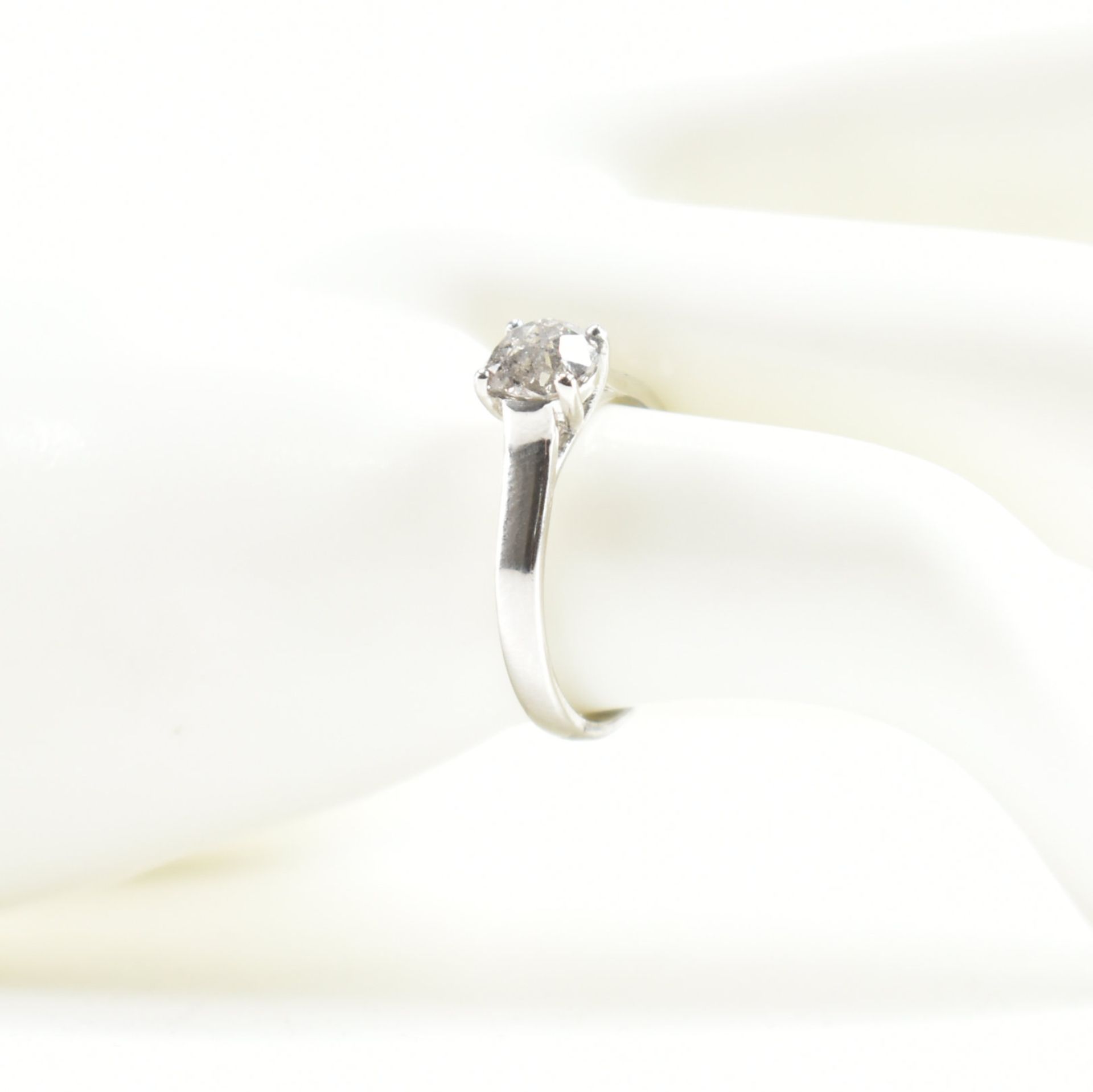 HALLMARKED 950 PLATINUM & DIAMOND SOLITAIRE RING - Image 8 of 8