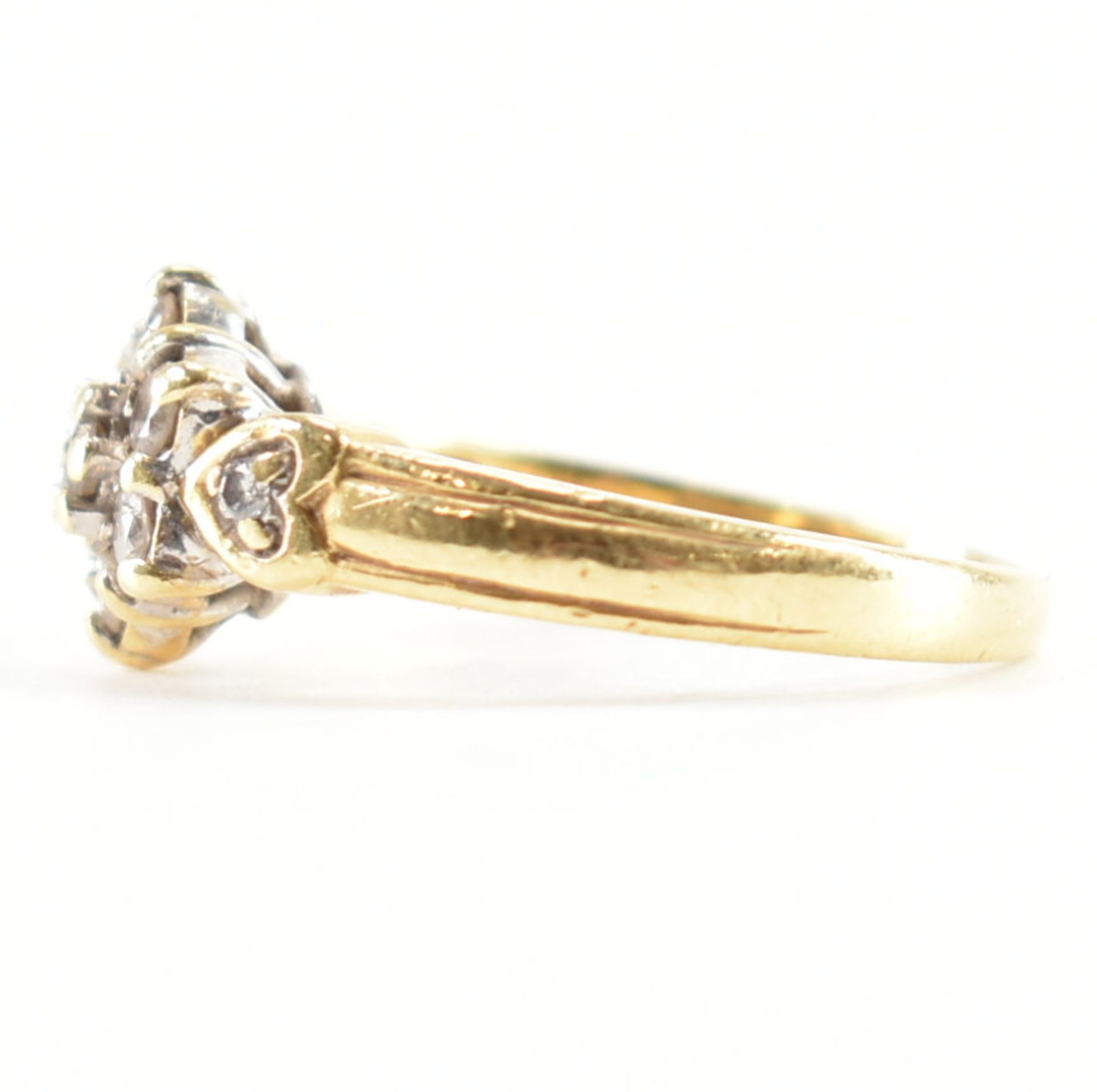 HALLMARKED 18CT GOLD & DIAMOND CLUSTER RING - Image 2 of 9