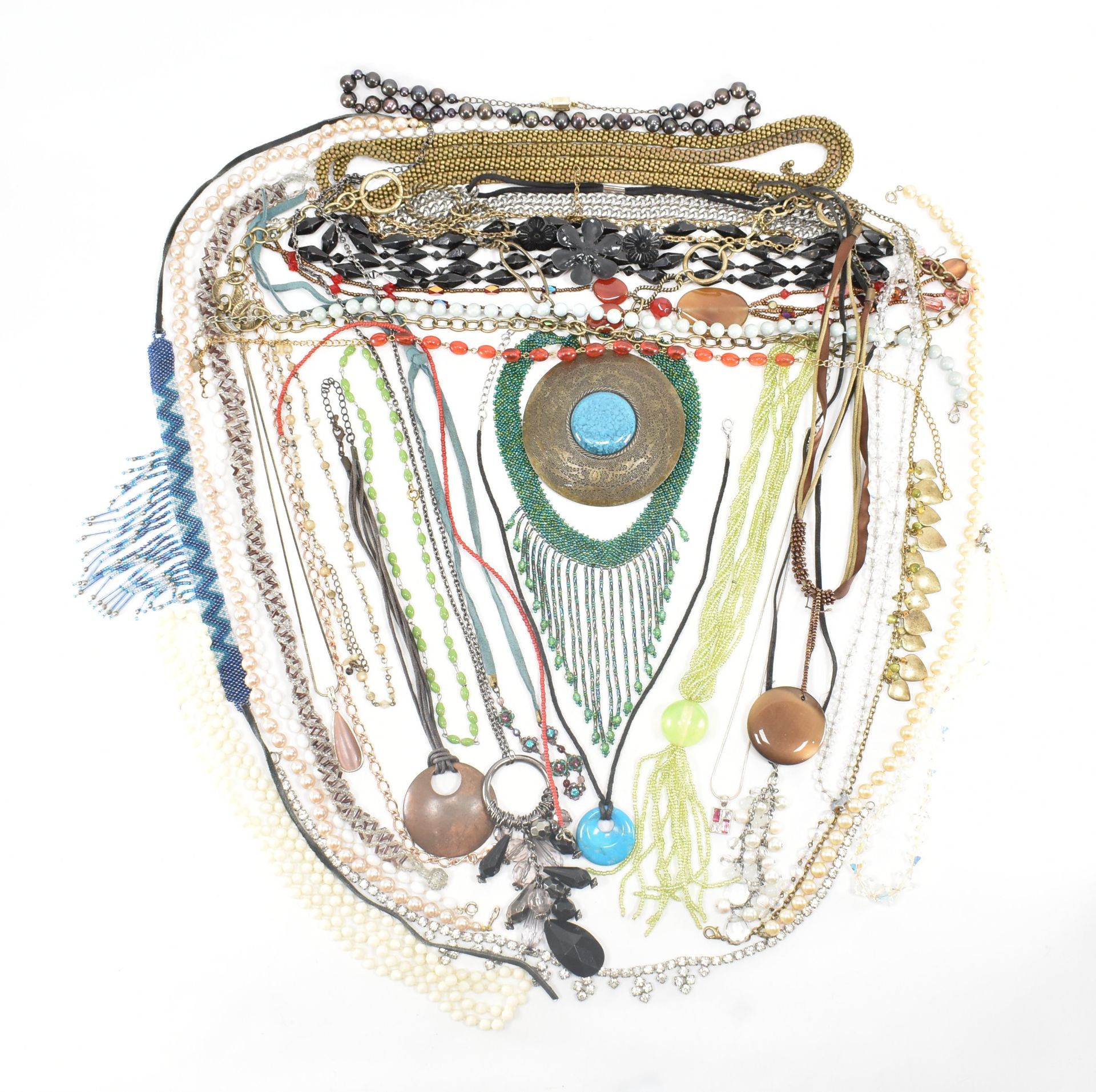 COLLECTION OF ASSORTED COSTUME JEWELLERY NECKLACES - Image 12 of 12