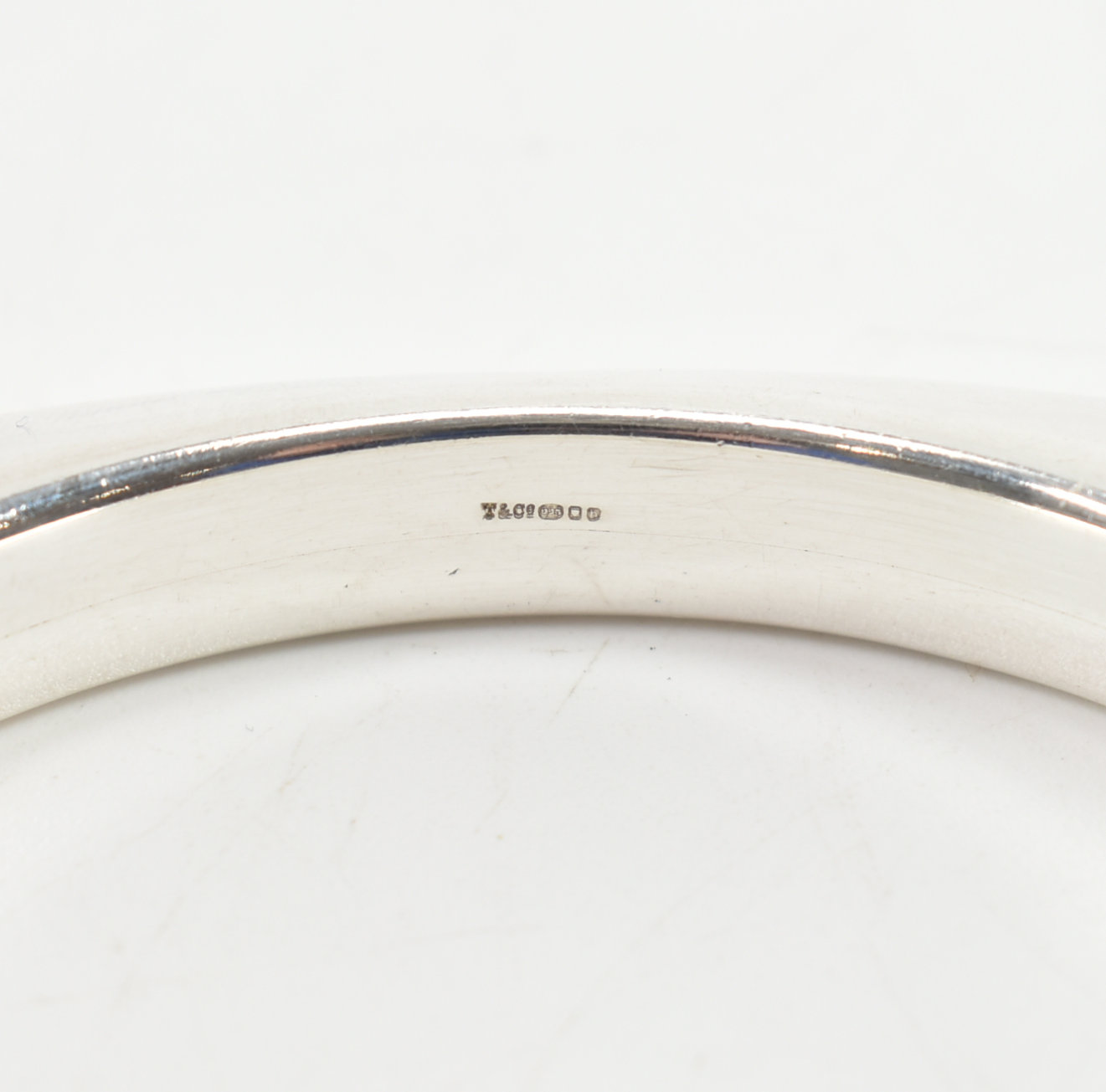 HALLMARKED SILVER TIFFANY & CO. BANGLE BRACELET - Image 9 of 9