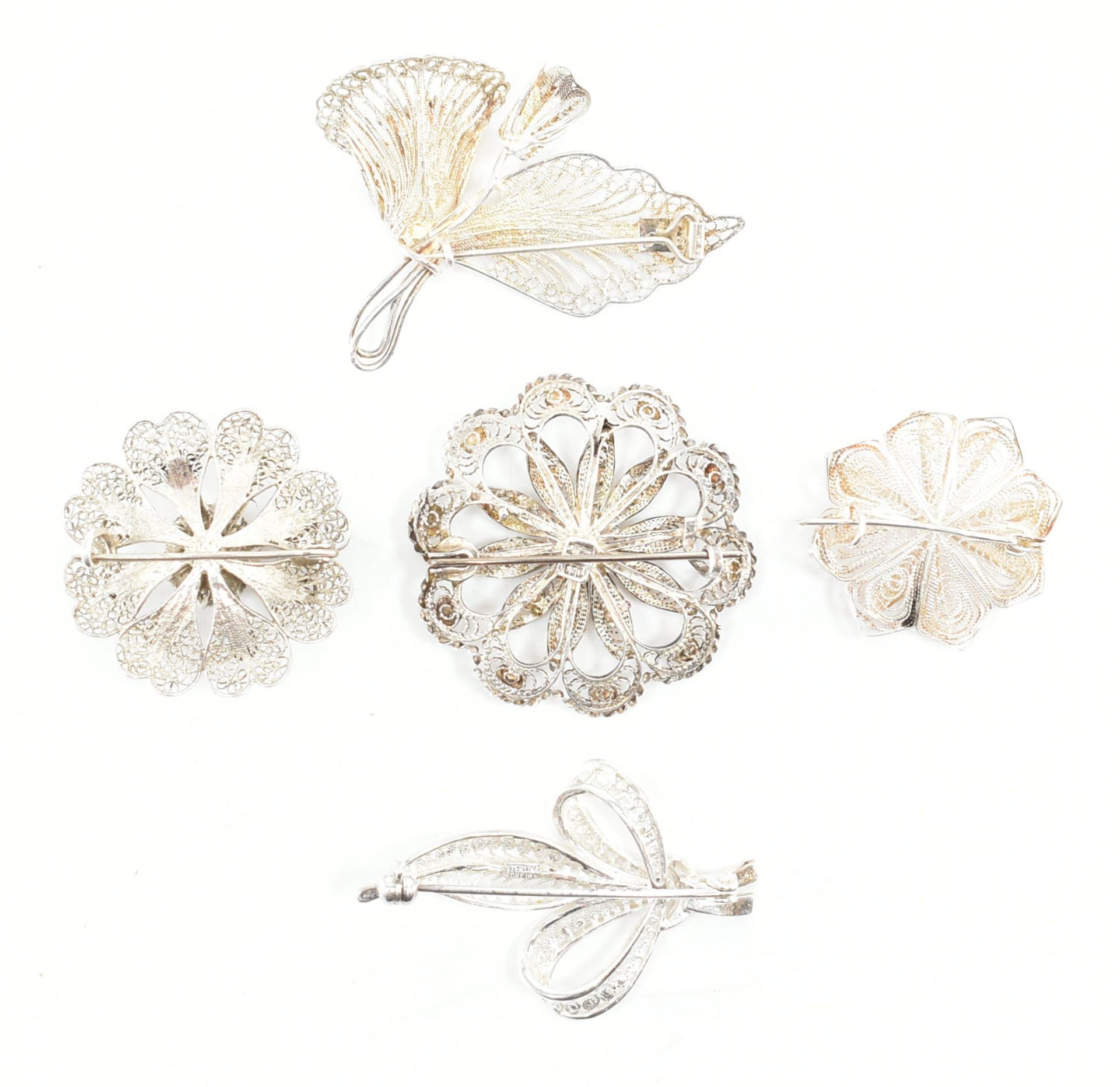 COLLECTION OF ASSORTED SILVER & WHITE METAL FILIGREE BROOCHES - Image 2 of 6