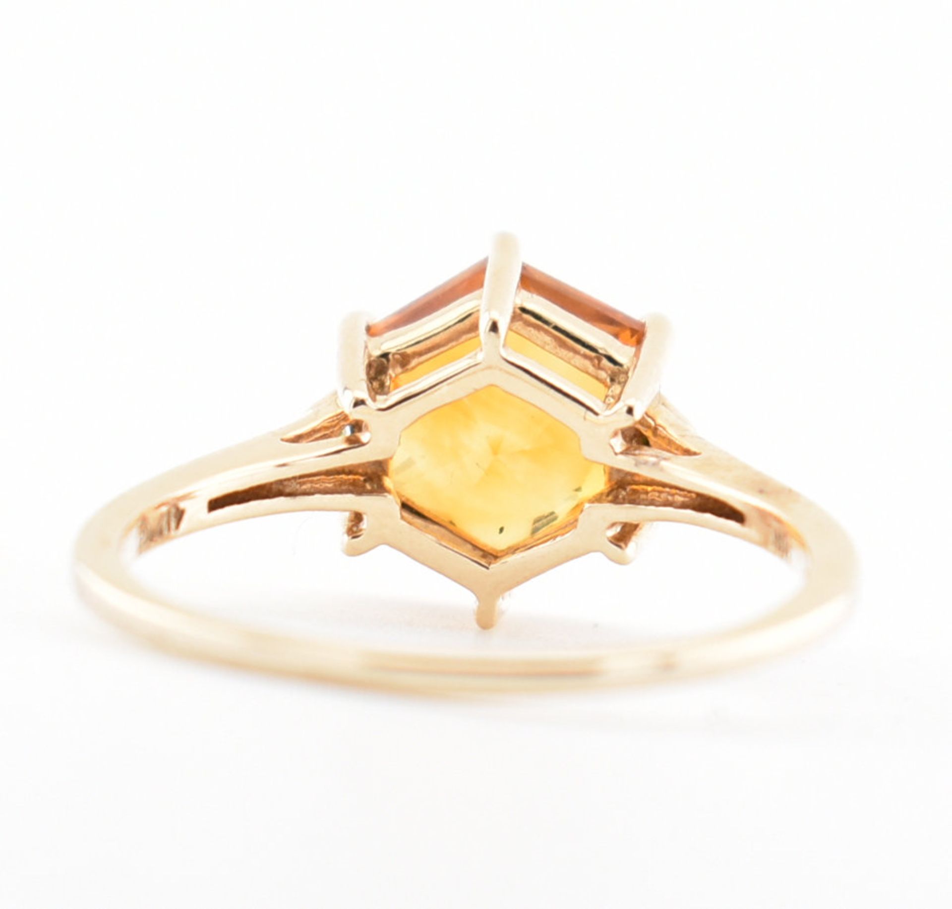 HALLMARKED GOLD CITRINE & GREEN STONE RING - Bild 3 aus 8