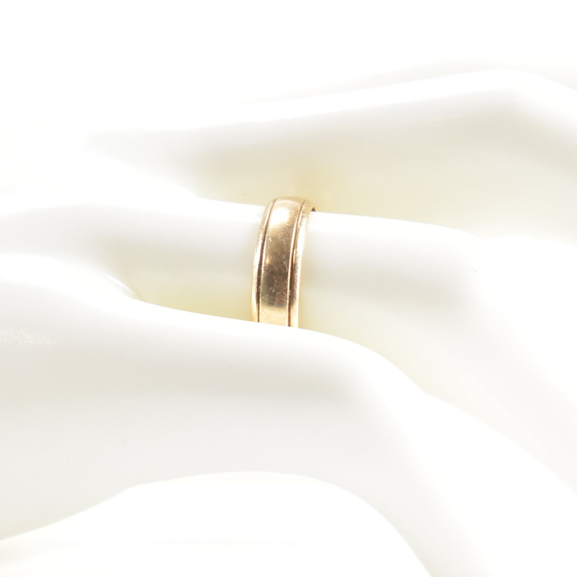 14CT GOLD BAND RING - Bild 5 aus 5