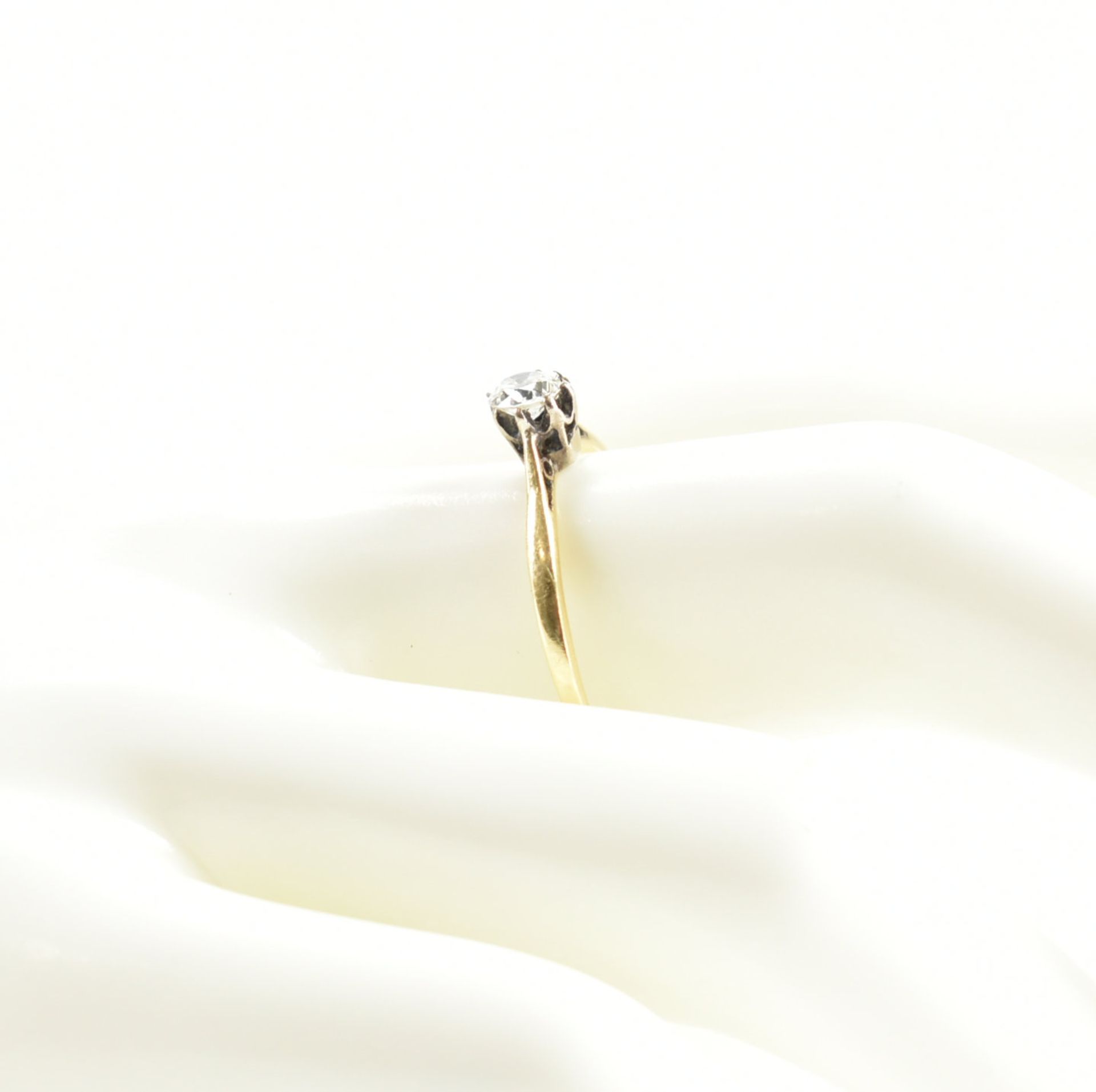 VINTAGE GOLD & DIAMOND SOLITAIRE RING - Image 8 of 8