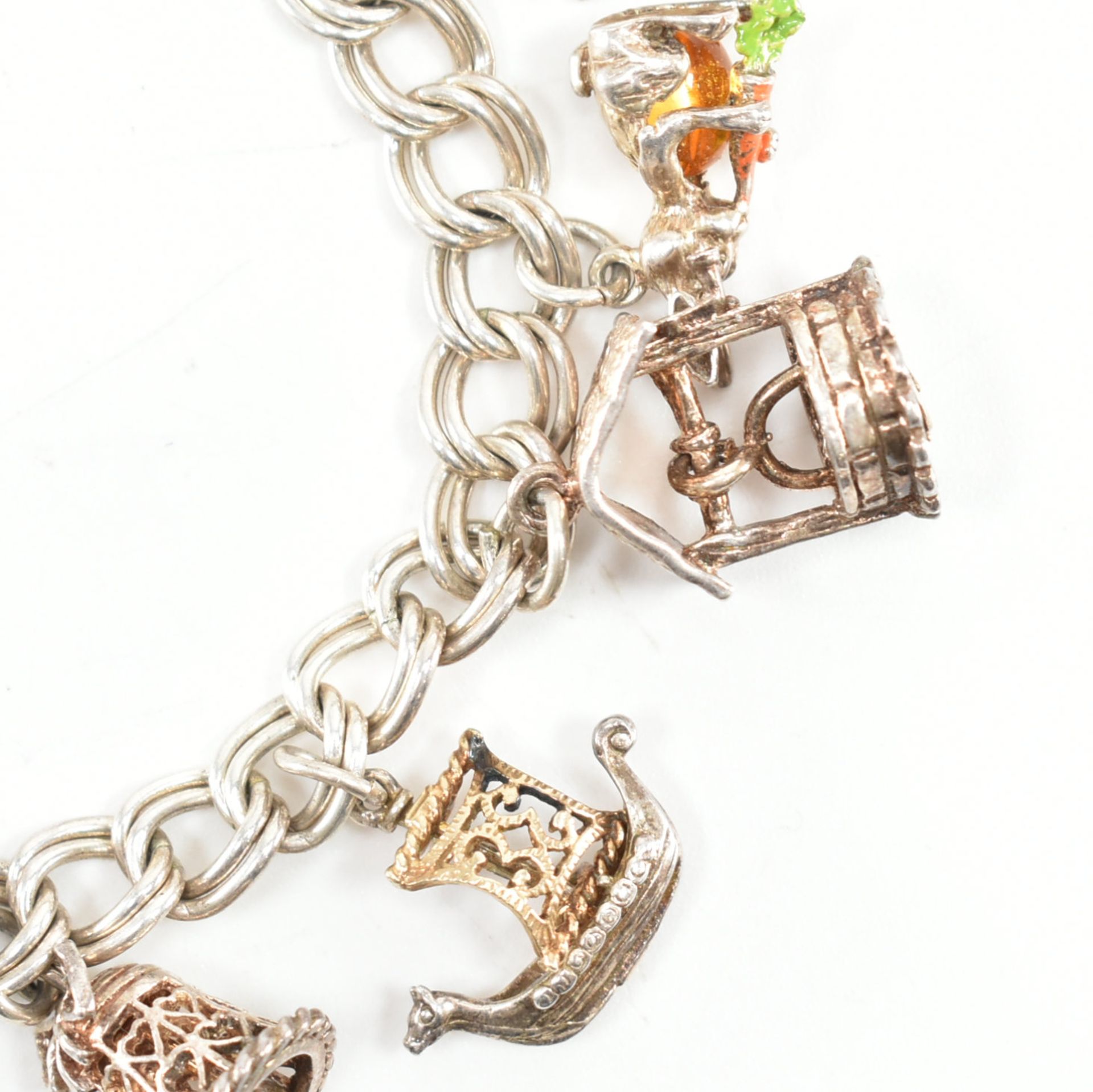 HALLMARKED SILVER CHARM BRACELET & CHARMS - Image 3 of 9