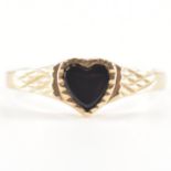 HALLMARKED 9CT GOLD & BLACK STONE SIGNET RING