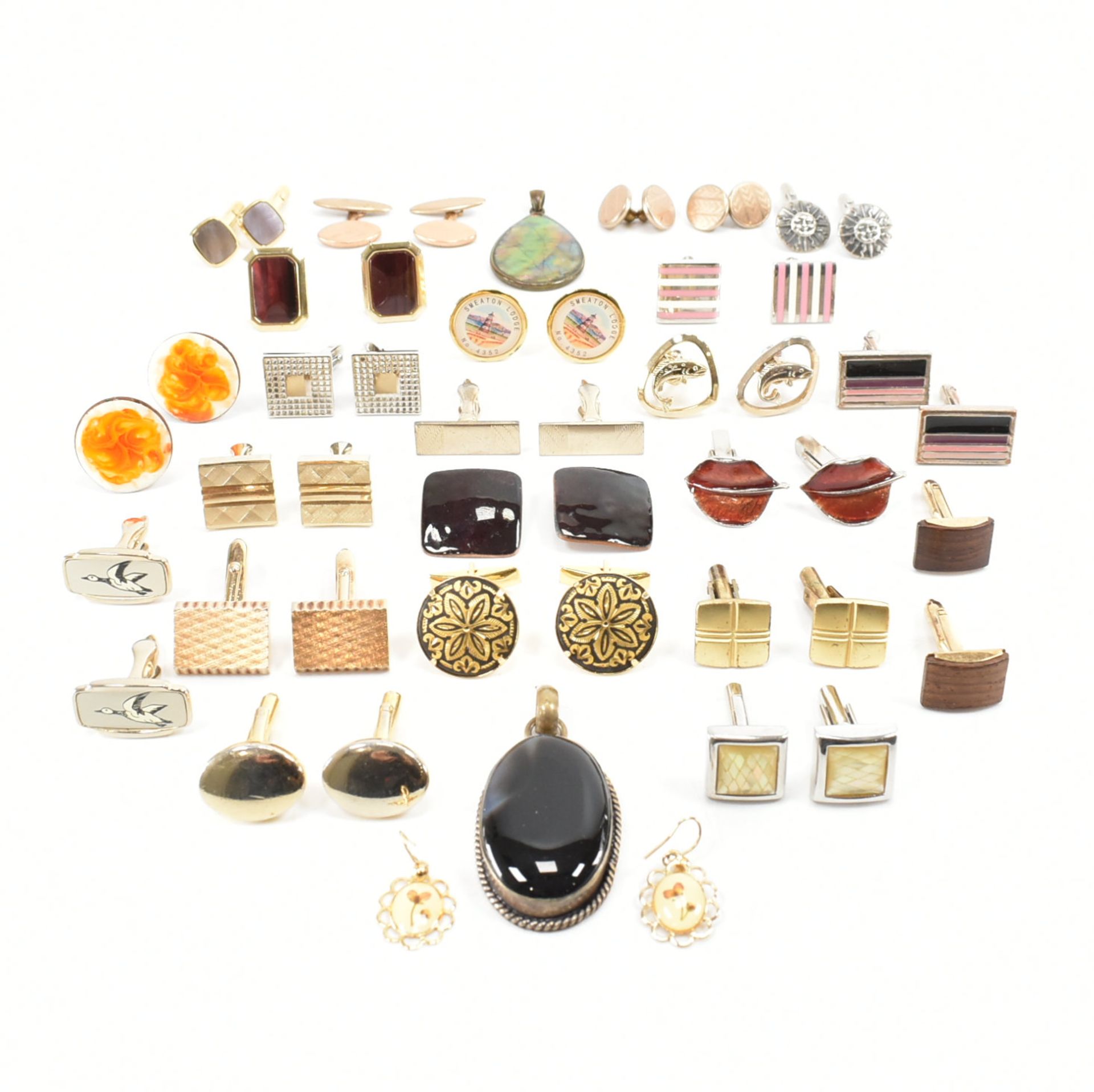 COLLECTION OF ASSORTED COSTUME JEWELLERY CUFFLINKS & MORE