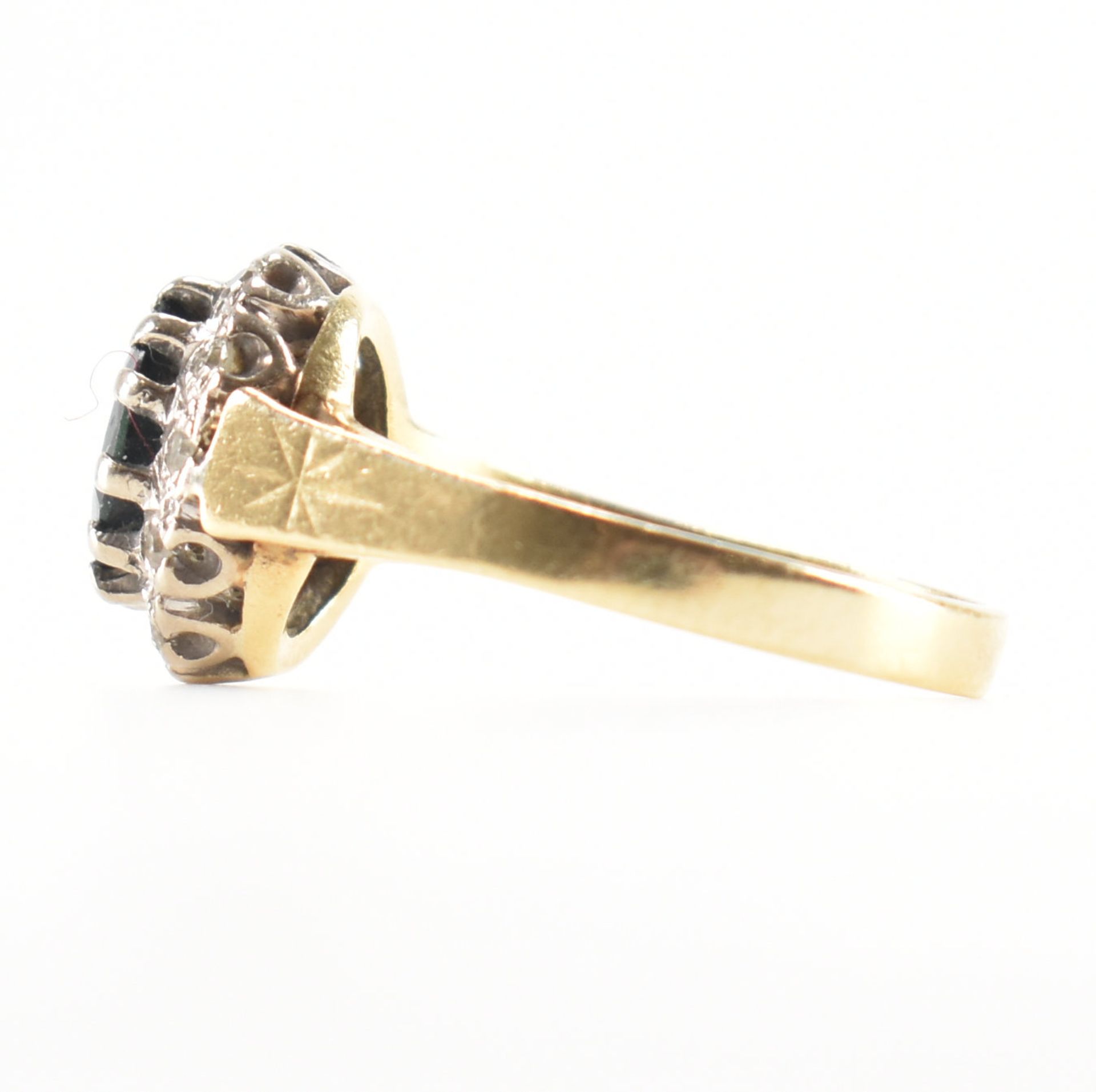 HALLMARKED 18CT GOLD SAPPHIRE & DIAMOND HALO RING - Image 3 of 10