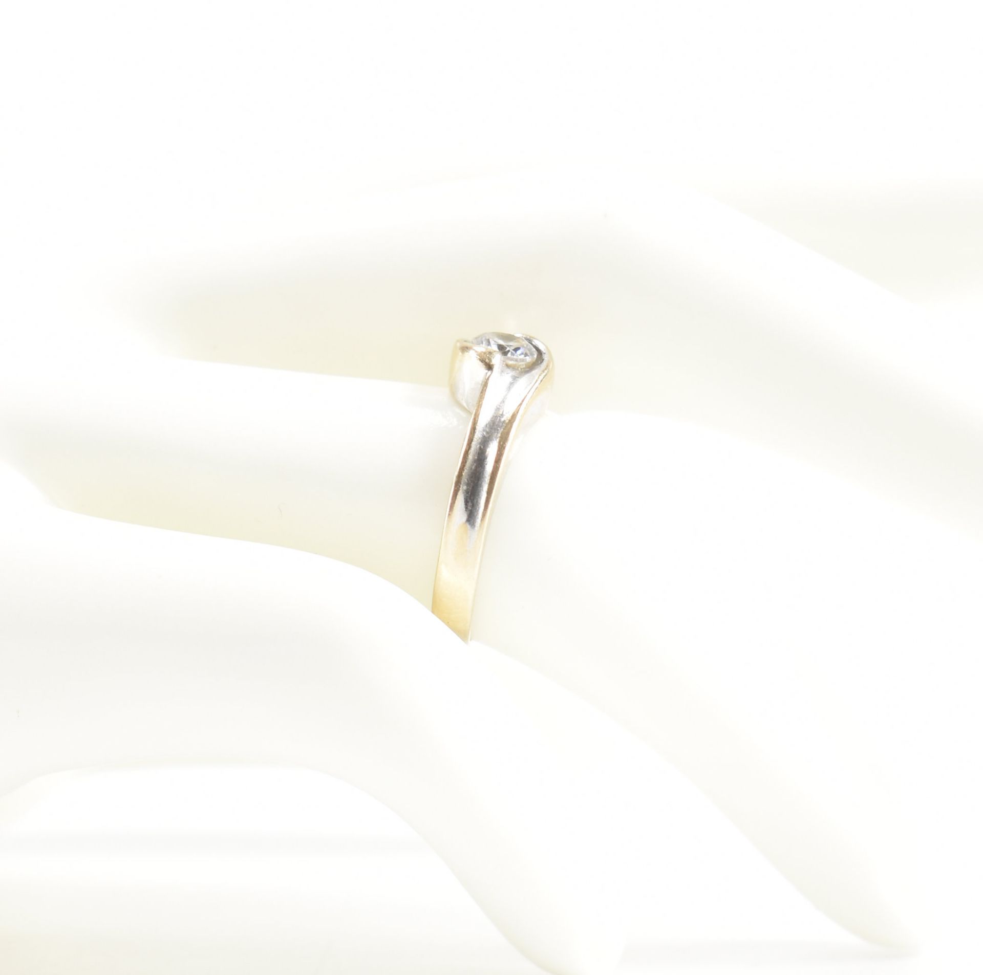 HALLMARKED 18CT WHITE GOLD SOLITAIRE RING - Image 8 of 8