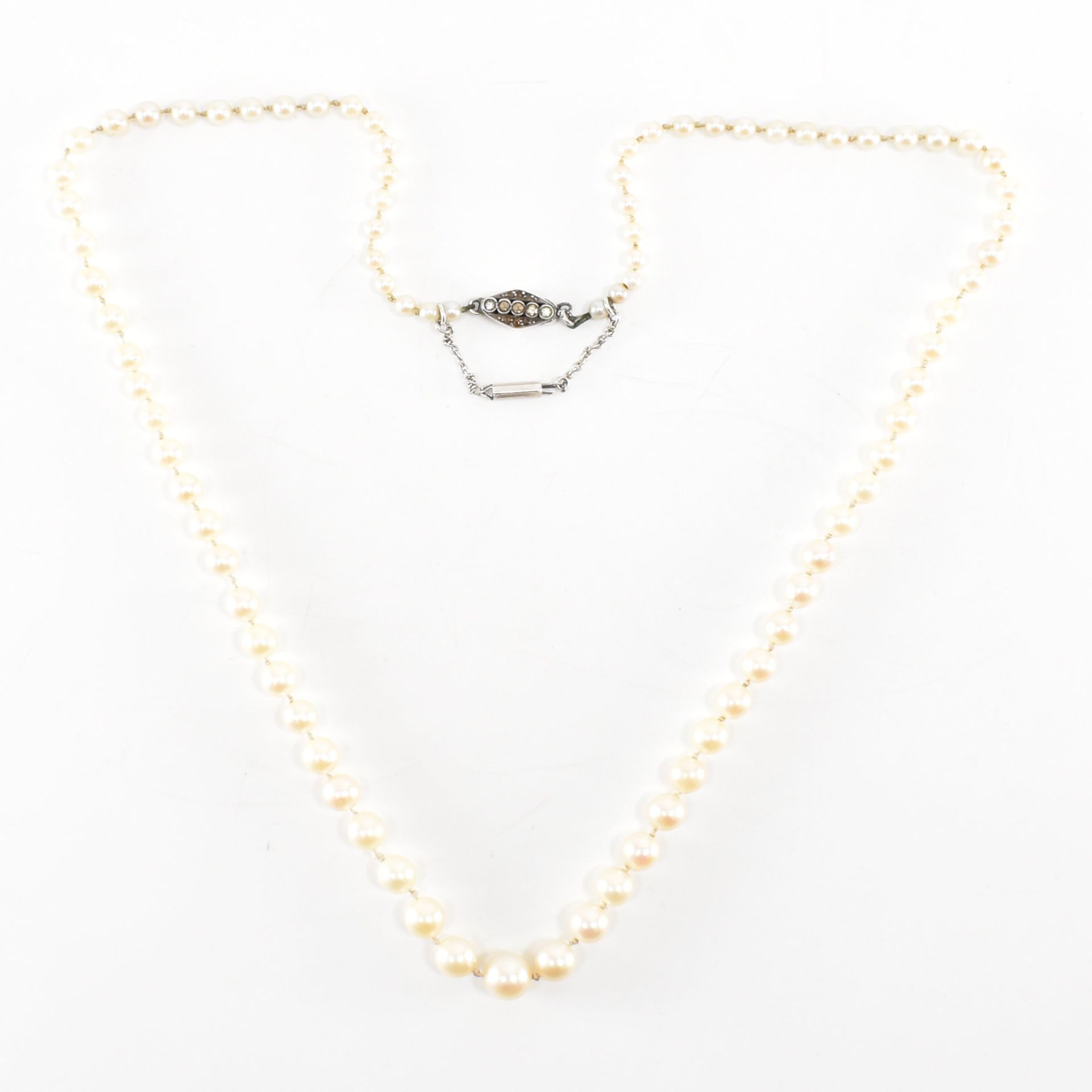 TWO 20TH CENTURY CULTURED PEARL NECKLACES - Bild 2 aus 5