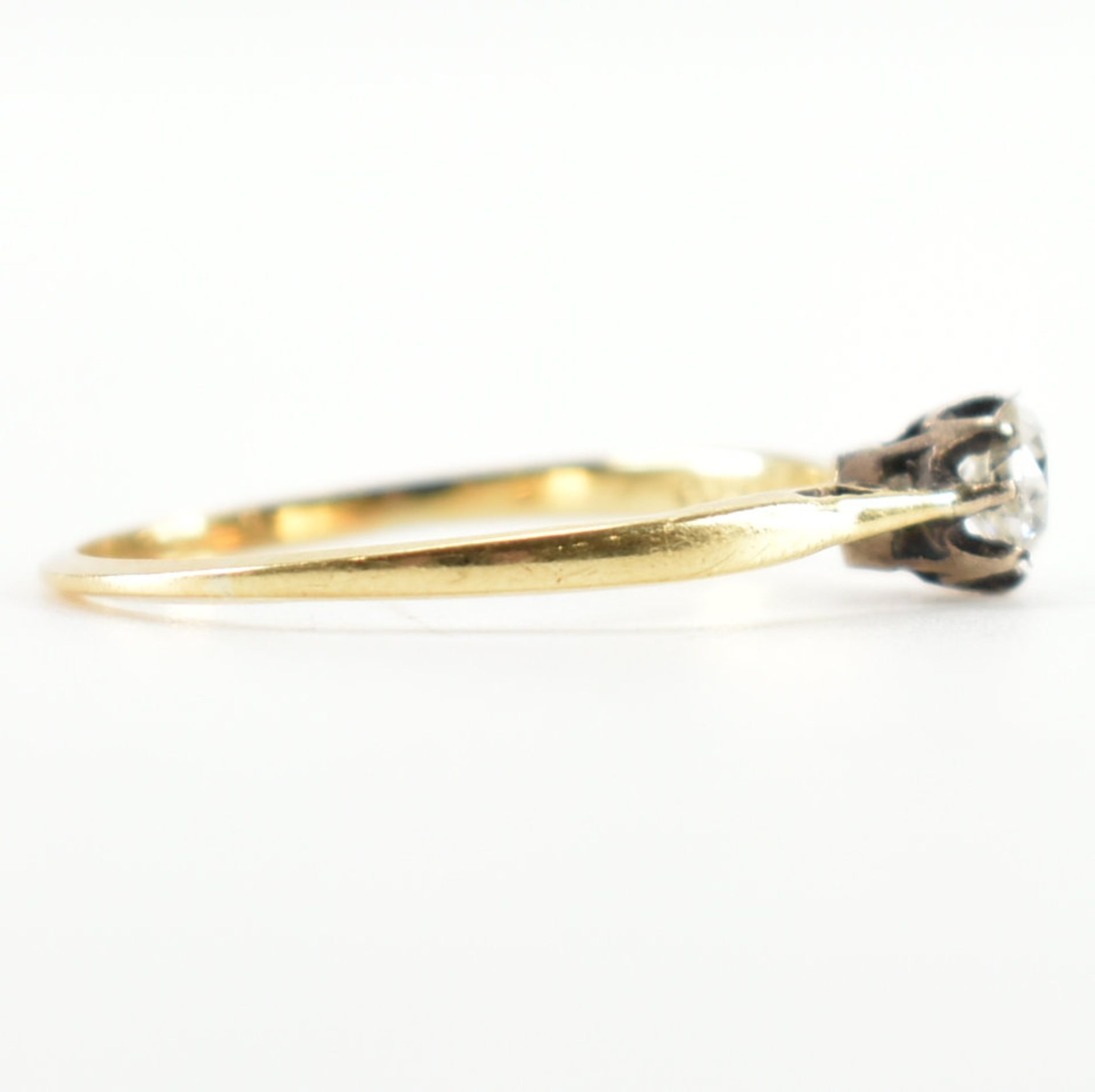 VINTAGE GOLD & DIAMOND SOLITAIRE RING - Image 5 of 8