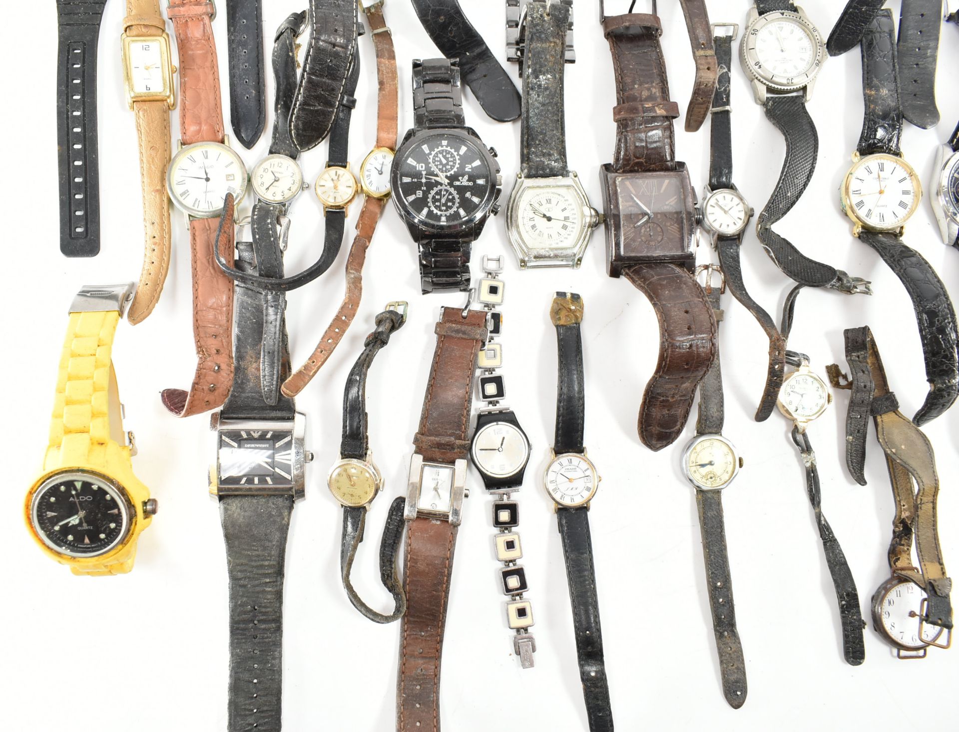COLLECTION OF ASSORTED COSTUME JEWELLERY WRISTWATCHES - Bild 6 aus 8