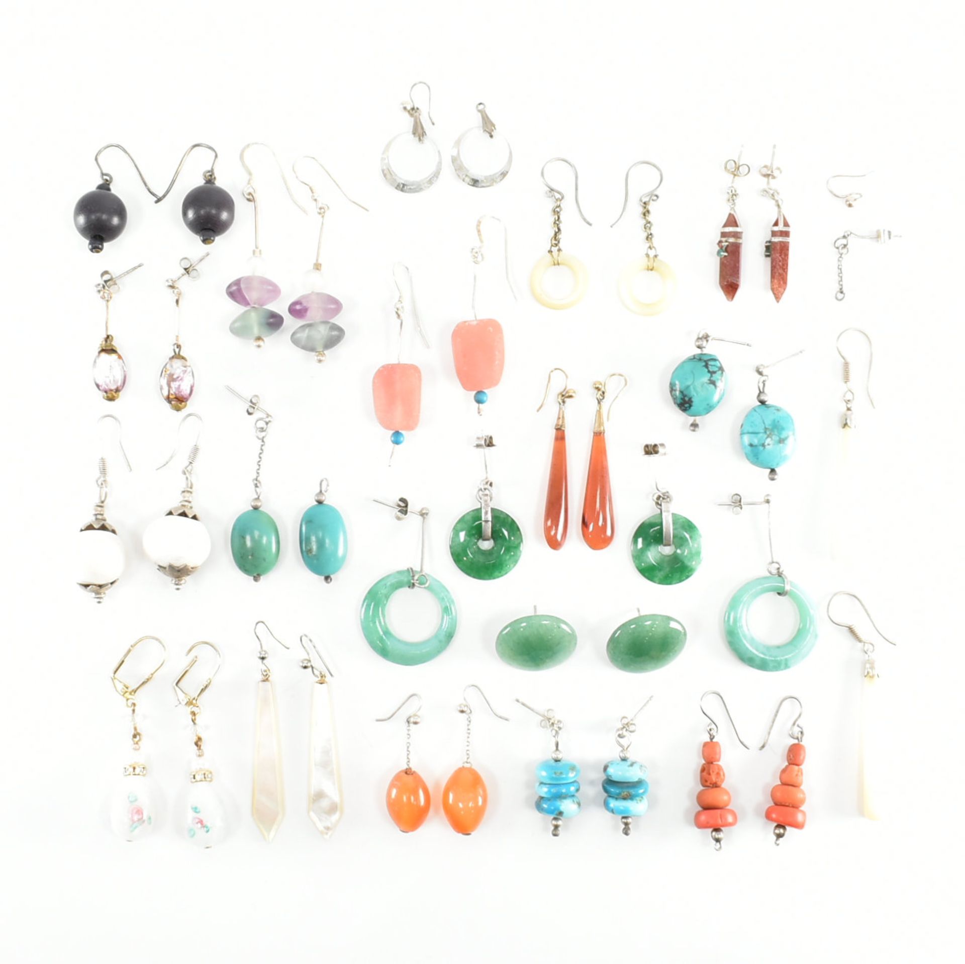 COLLECTION OF ASSORTED STONE & BEAD EARRINGS - Image 4 of 11