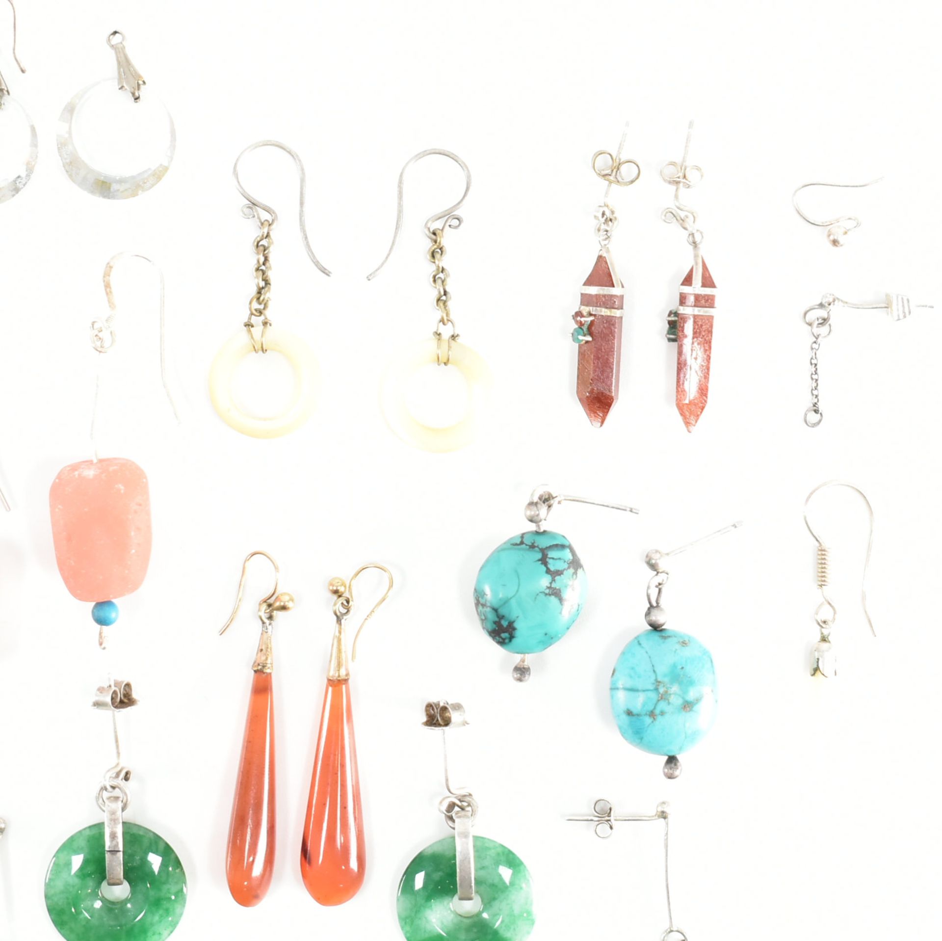 COLLECTION OF ASSORTED STONE & BEAD EARRINGS - Image 7 of 11