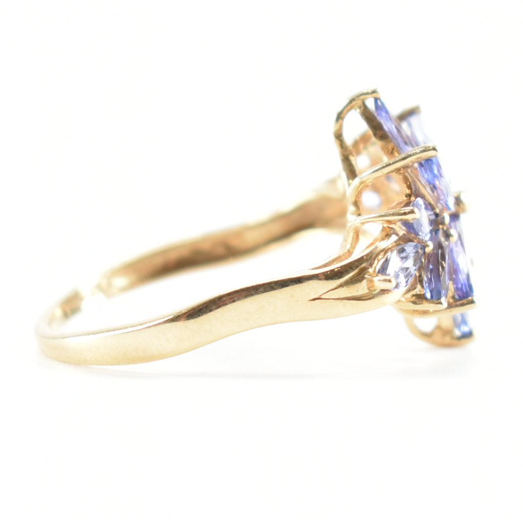 HALLMARKED 9CT GOLD & PURPLE STONE CLUSTER RING - Image 5 of 9