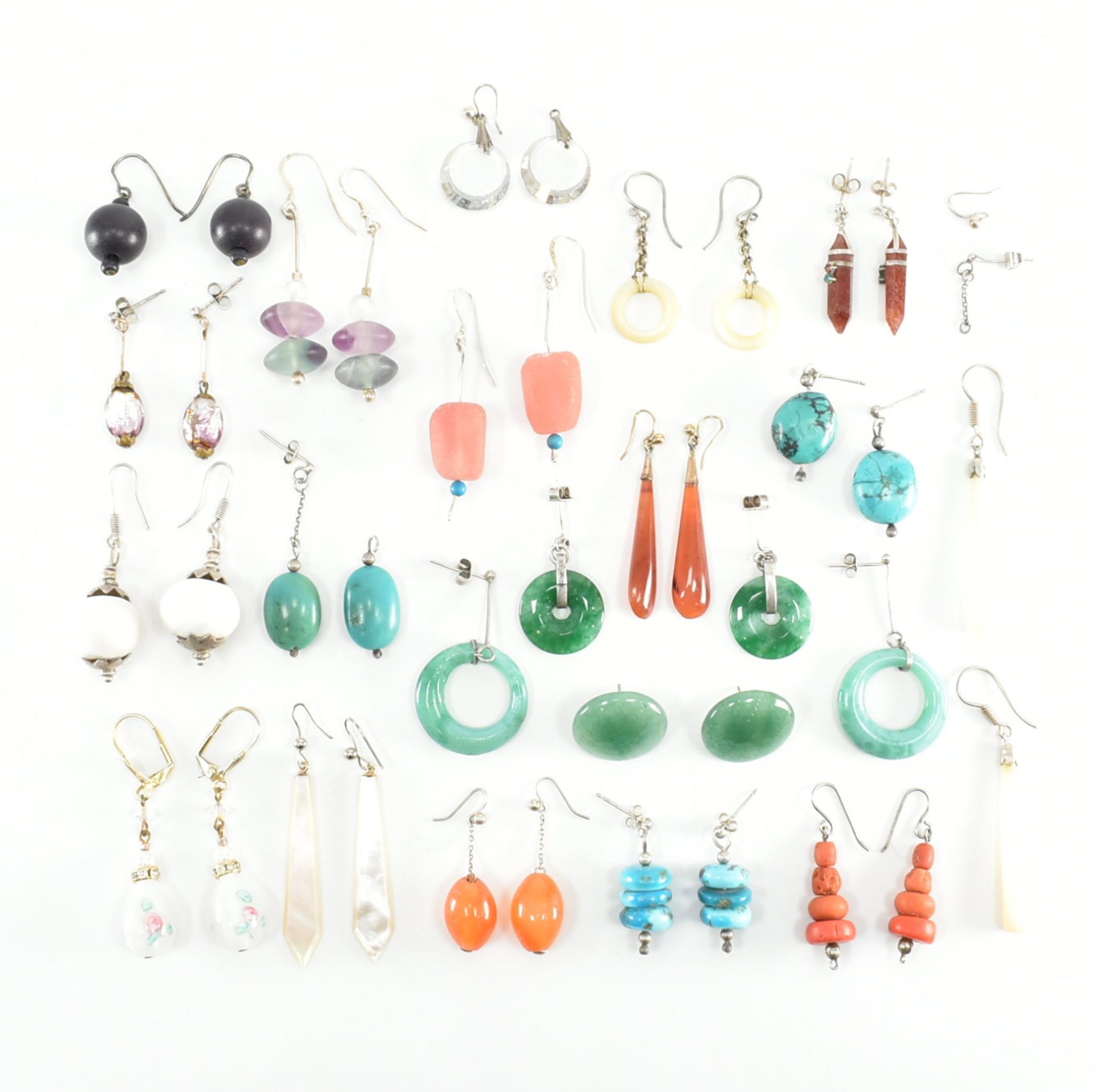 COLLECTION OF ASSORTED STONE & BEAD EARRINGS - Image 2 of 11