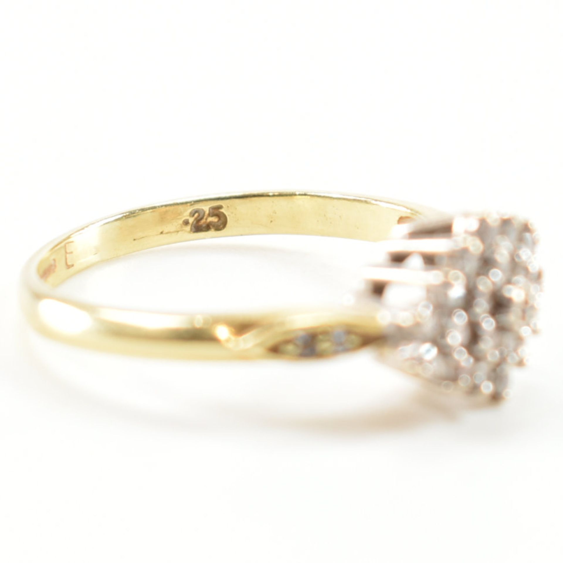 HALLMARKED 18CT GOLD & DIAMOND CLUSTER RING - Bild 7 aus 9