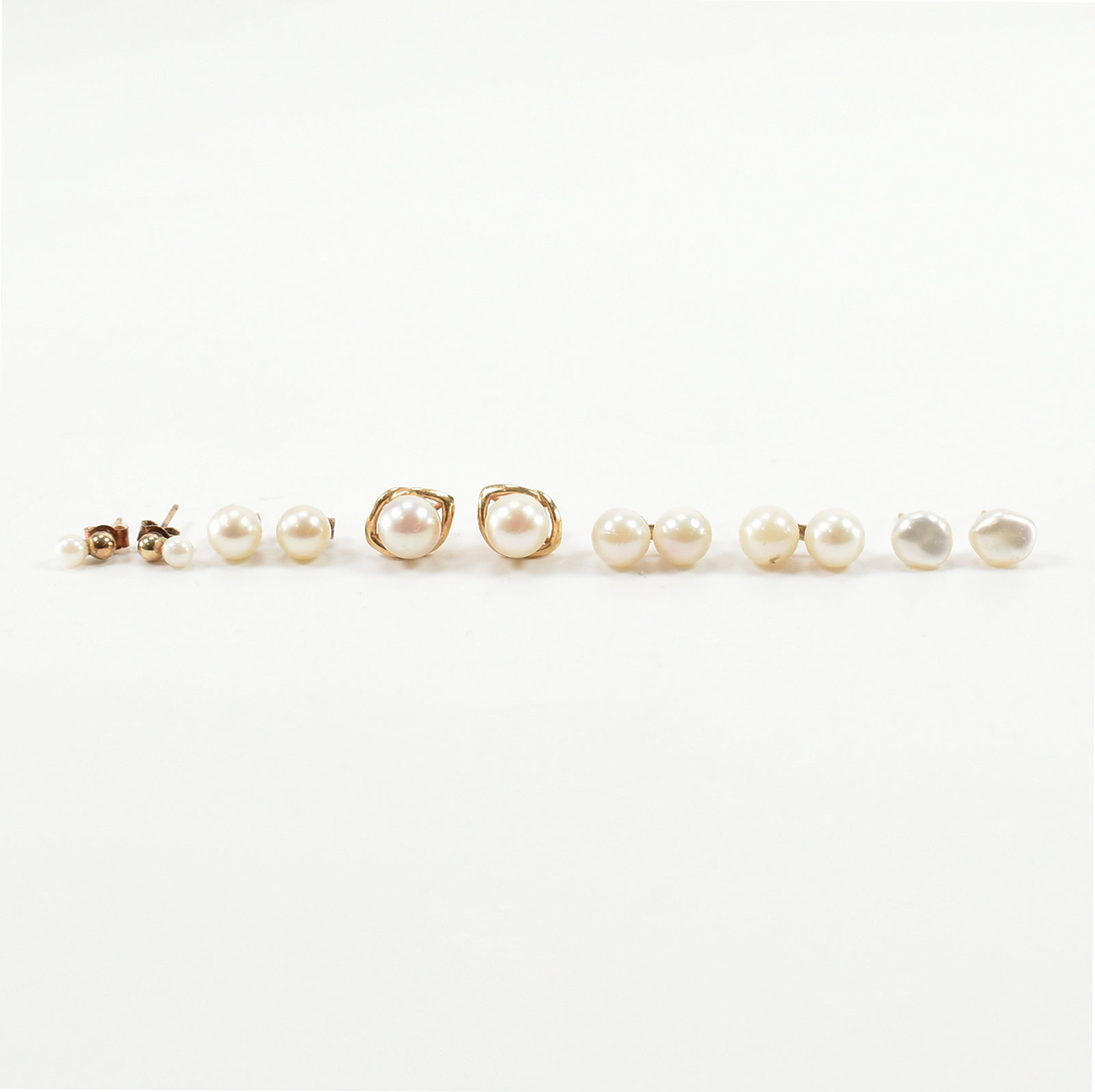 COLLECTION OF ASSORTED GOLD & PEARL STUD EARRINGS