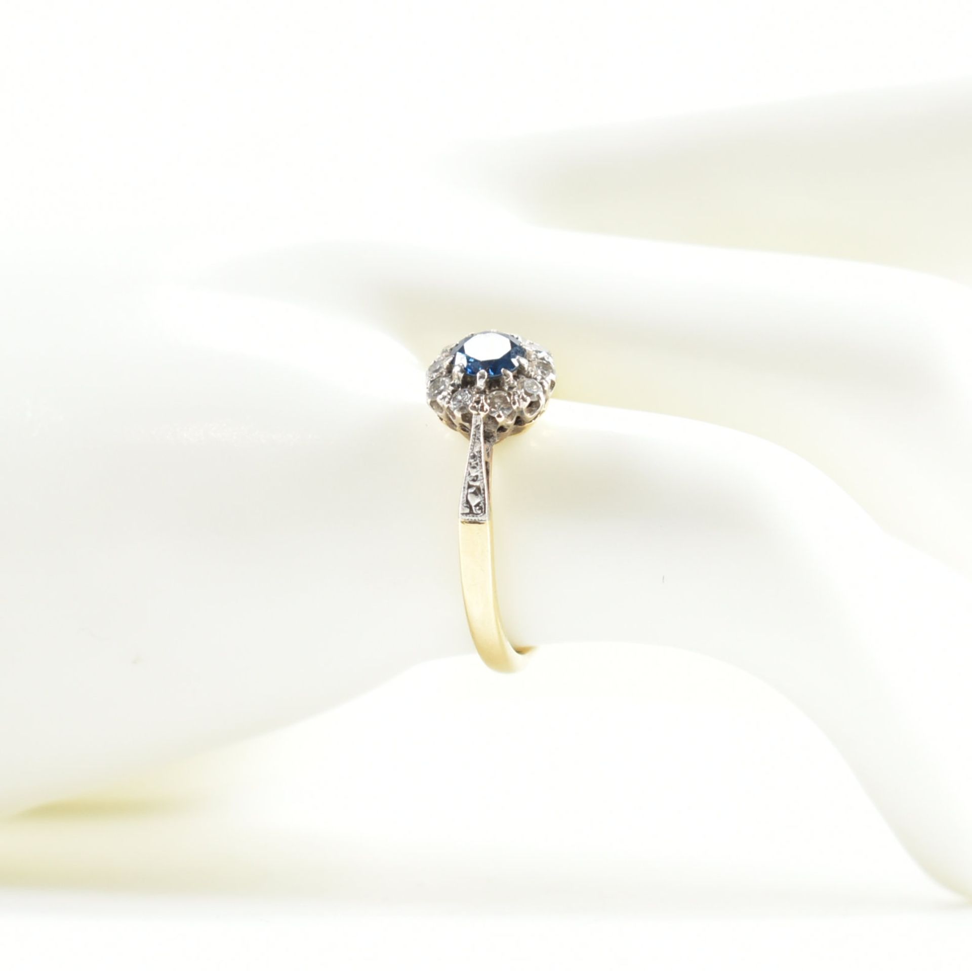 HALLMARKED 18CT GOLD SAPPHIRE & DIAMOND RING - Image 9 of 9