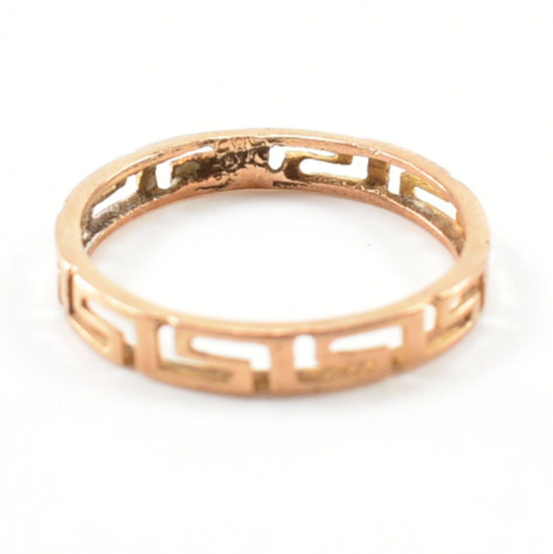 TWO VINTAGE GOLD RINGS - Image 10 of 11