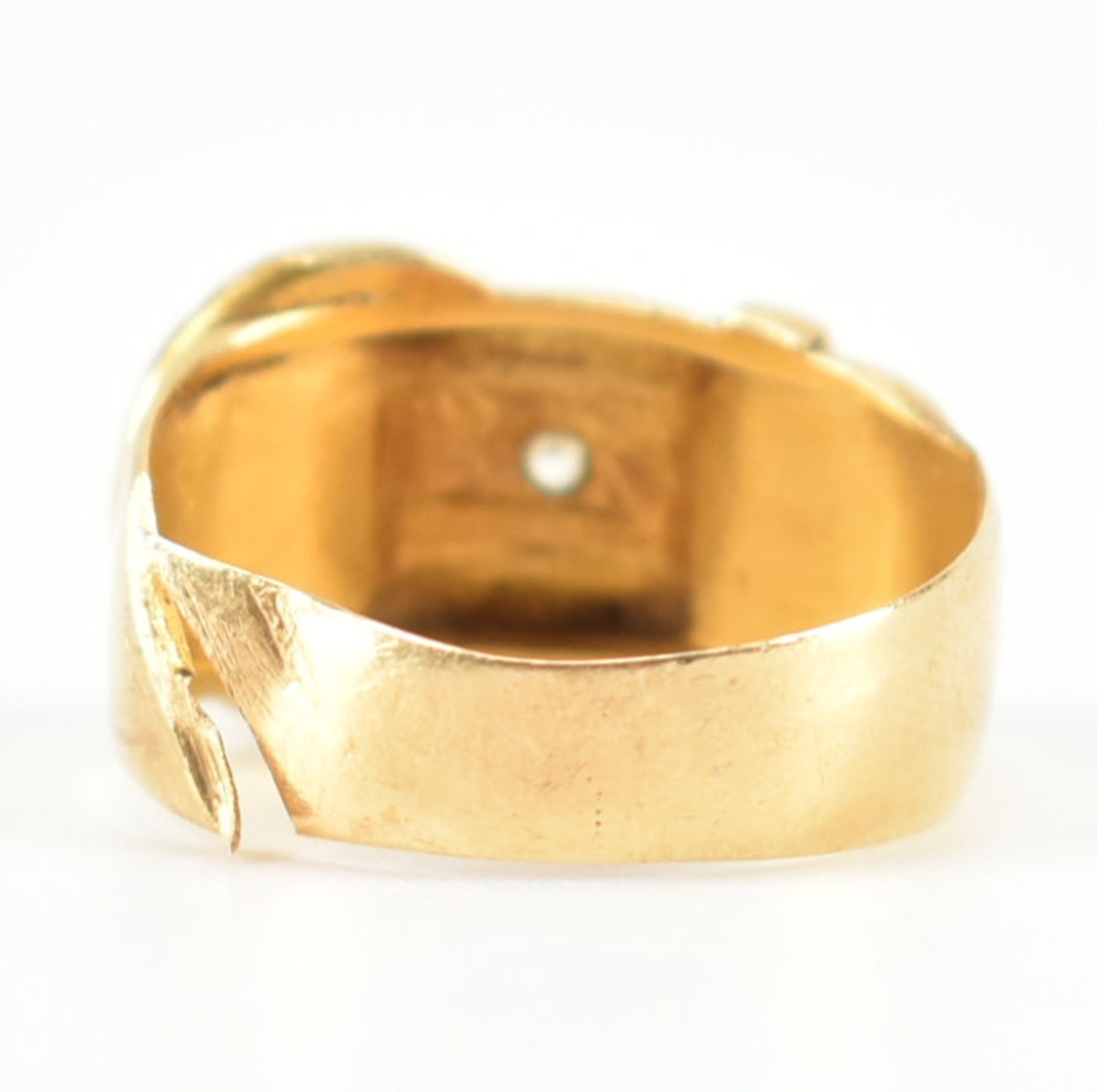 HALLMARKED 18CT GOLD & DIAMOND BUCKLE RING AF - Image 5 of 9