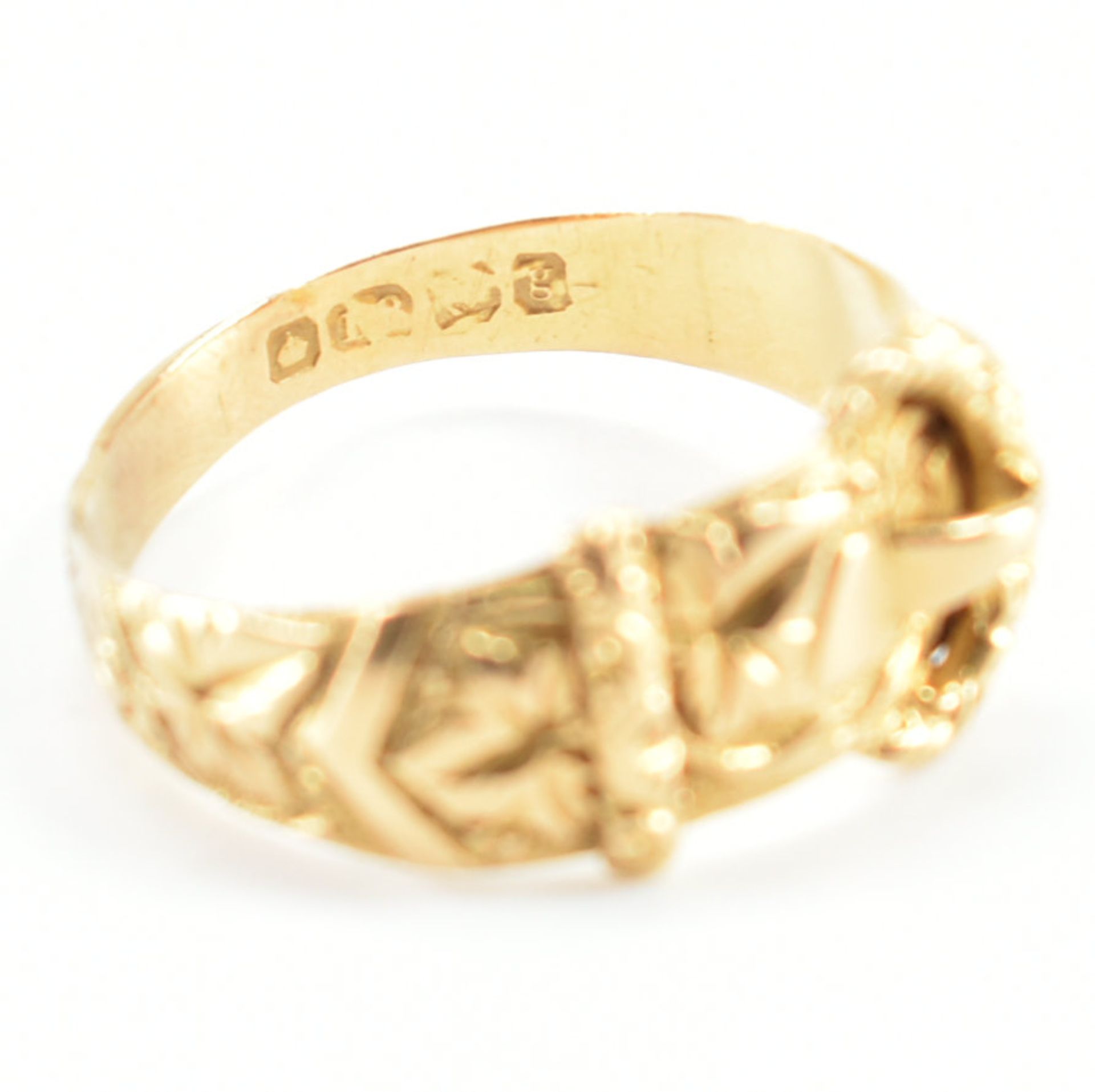 HALLMARKED 18CT GOLD BUCKLE RING - Bild 8 aus 10