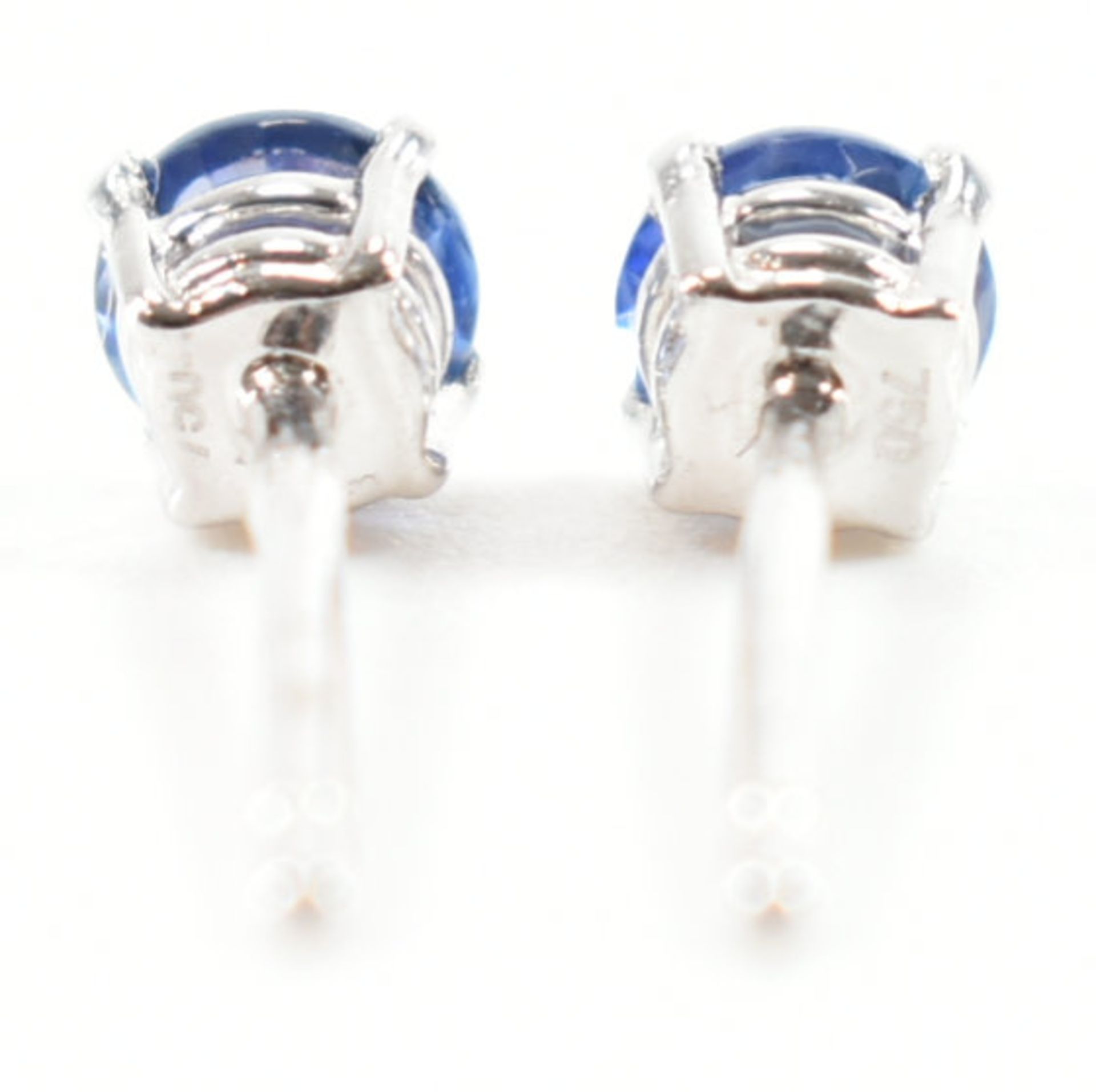HALLMARKED 18CT WHITE GOLD & SAPPHIRE EARRINGS - Image 2 of 4
