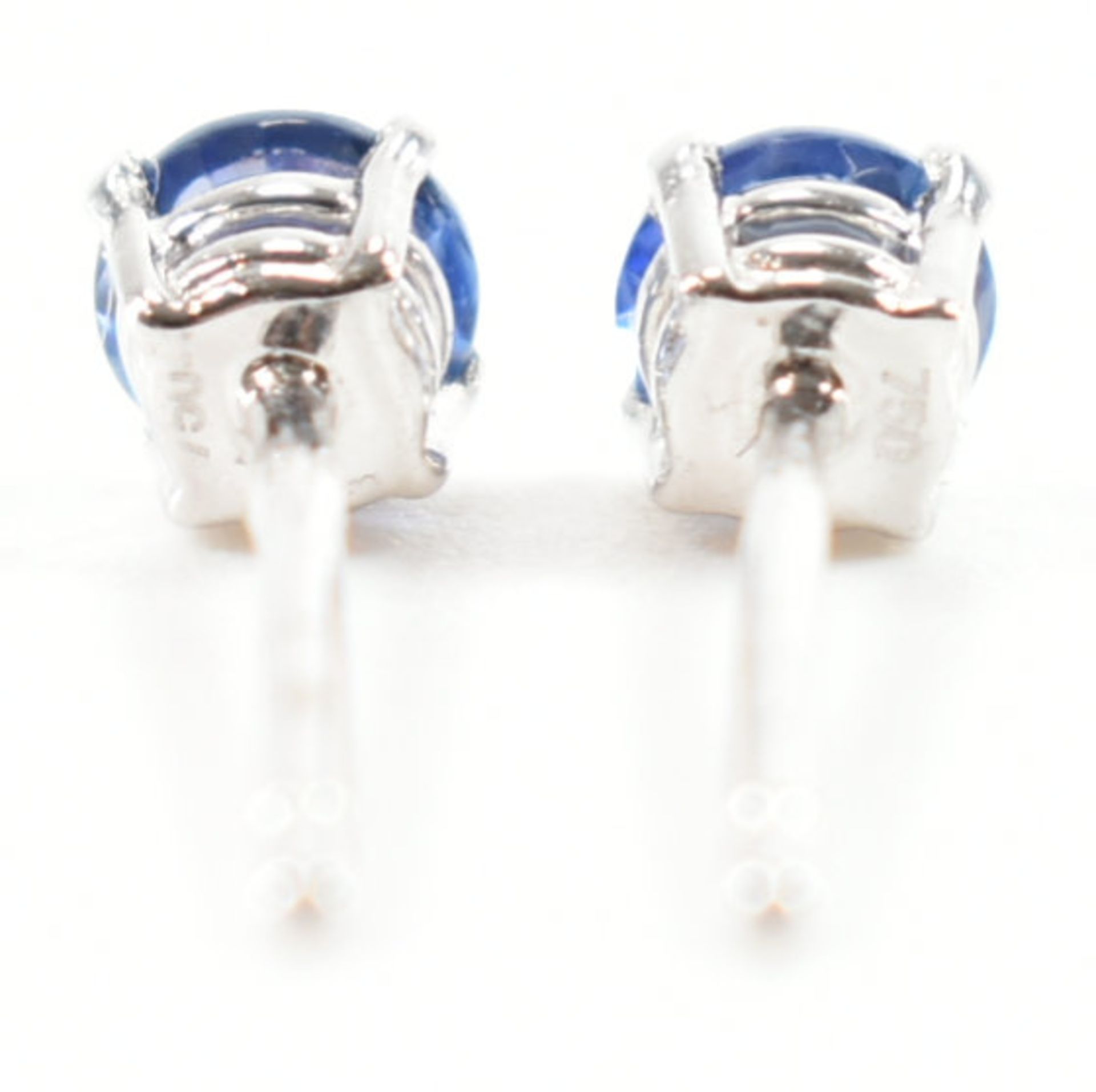 HALLMARKED 18CT WHITE GOLD & SAPPHIRE EARRINGS - Bild 2 aus 4