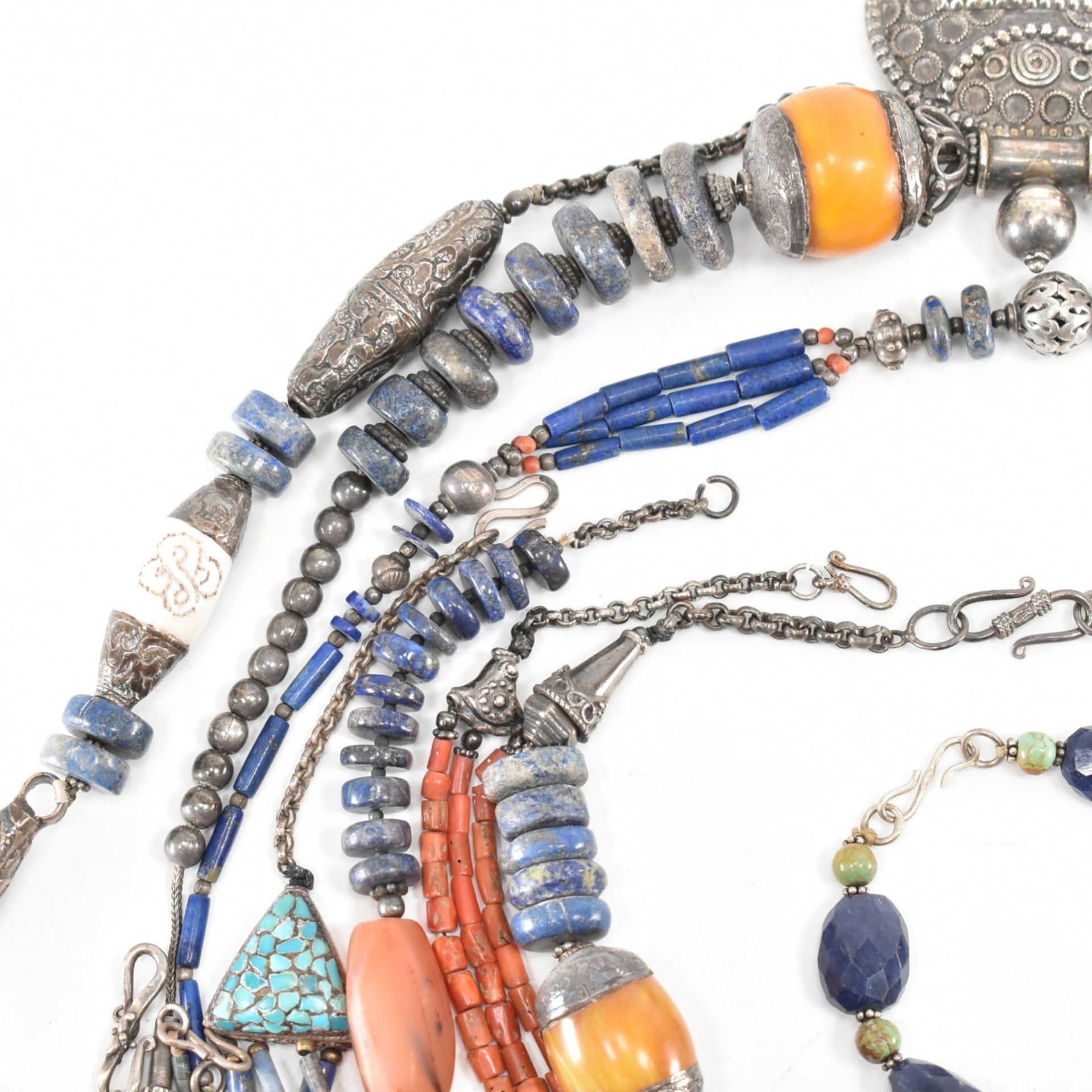 COLLECTION OF ASSORTED STONE & BEAD JEWELLERY - Image 7 of 7