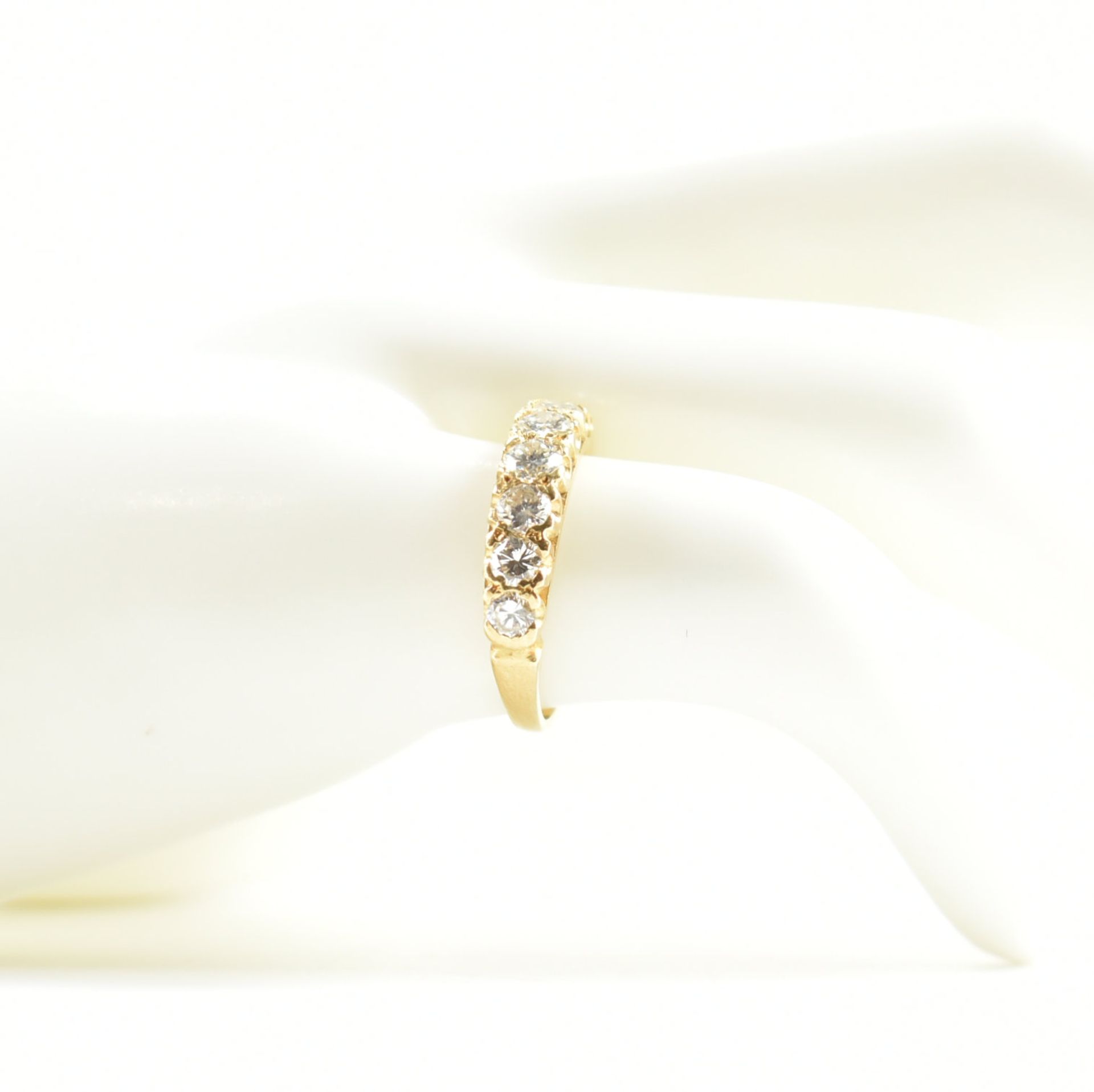 HALLMARKED 18CT GOLD & DIAMOND SEVEN STONE RING - Image 9 of 9