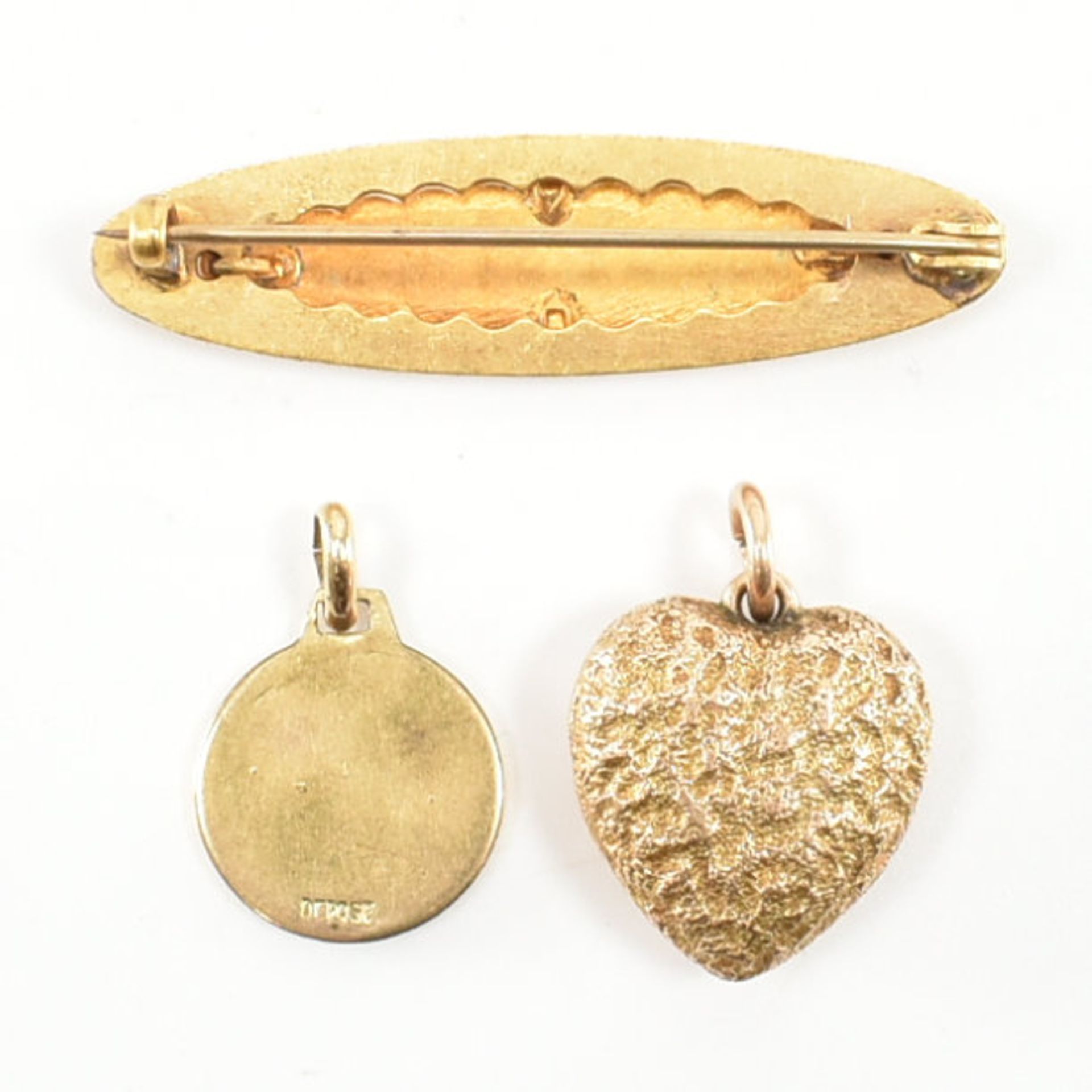 ANTIQUE GOLD LOCKET & GOLD PLATED MOTHER BROOCH - Image 2 of 6