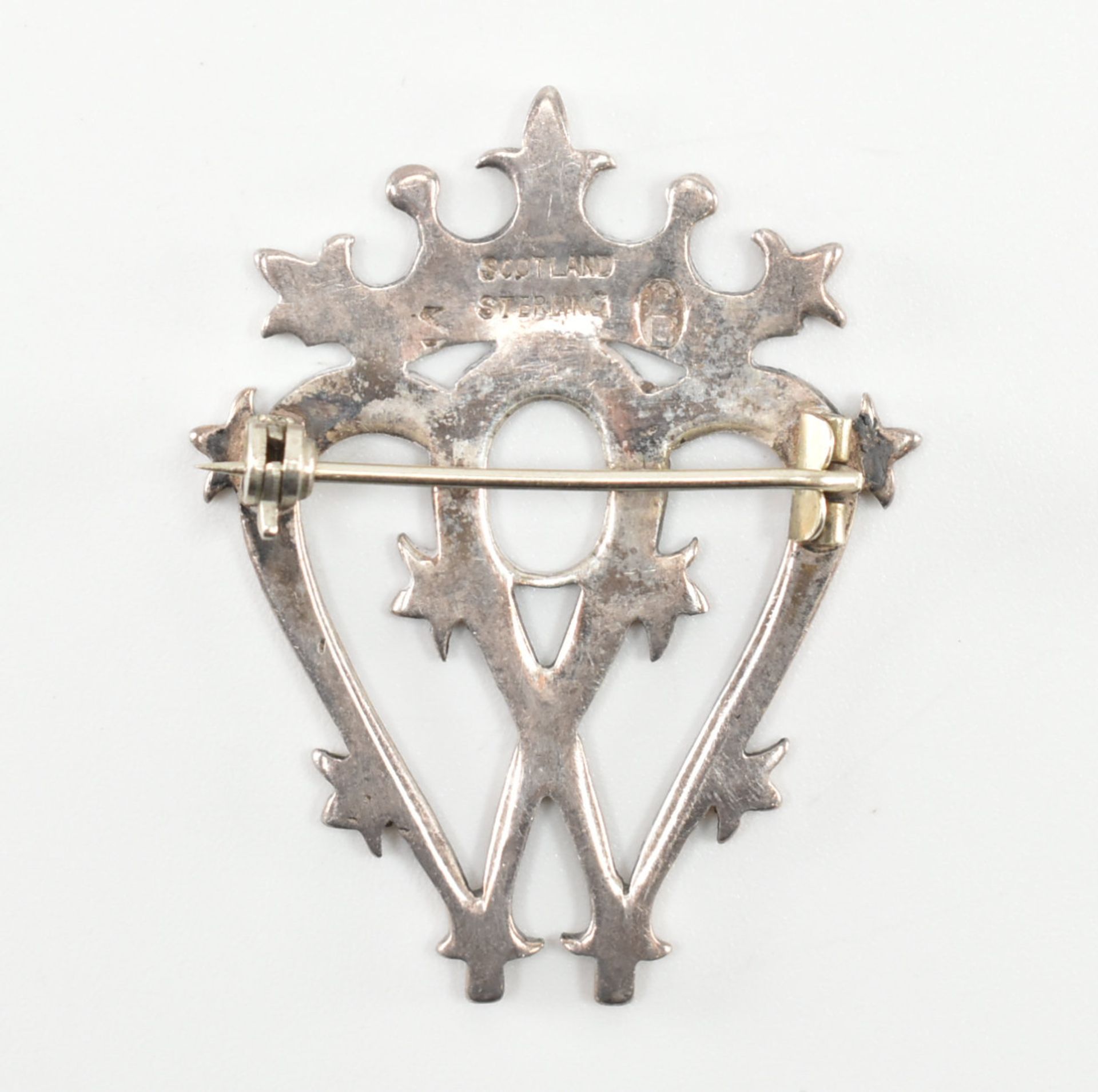 19TH & 20TH CENTURY SILVER & WHITE METAL BROOCH PINS - Image 4 of 4