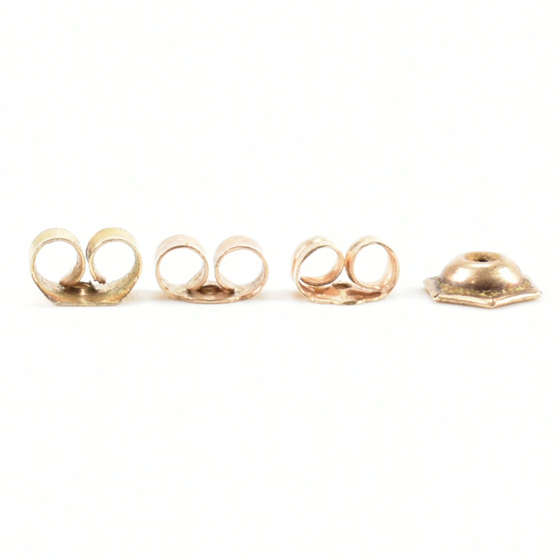 TWO PAIRS OF 9CT GOLD STUD EARRINGS - Bild 6 aus 6